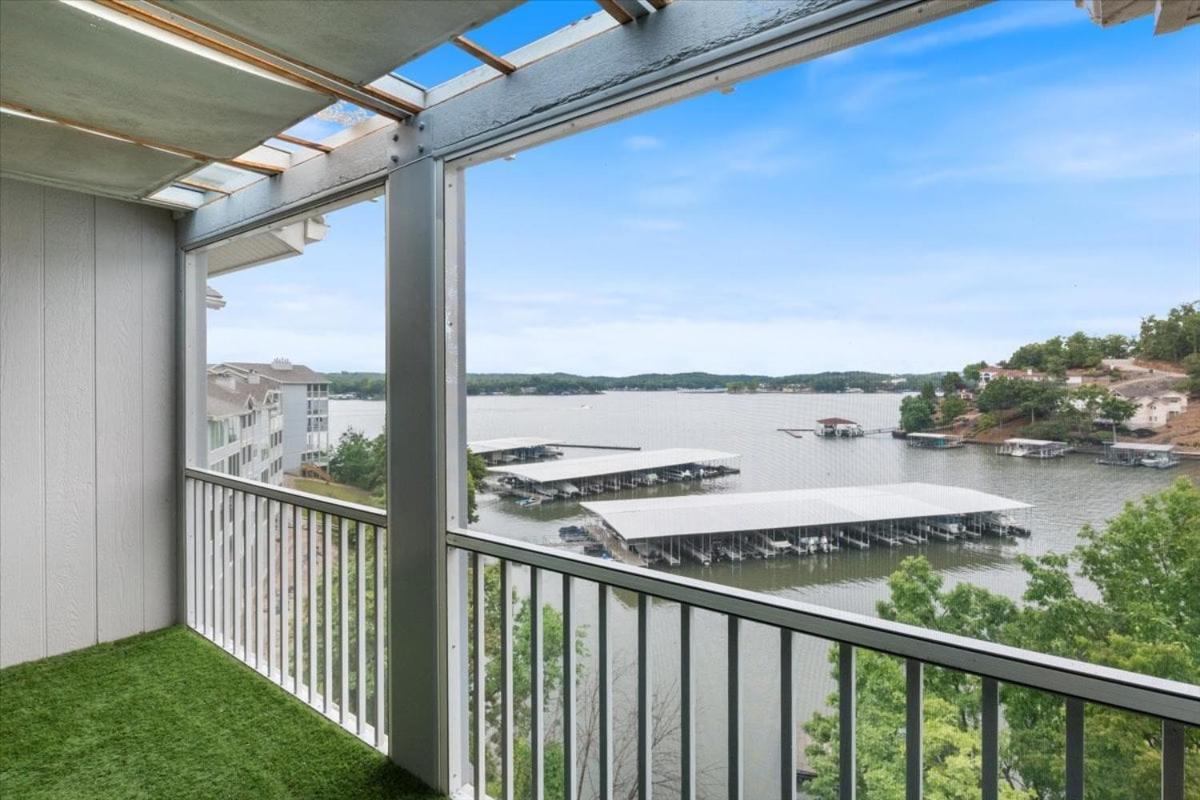 Penthouse Level Condo w/ Lake & Pool Views, Tennis & Pickleball