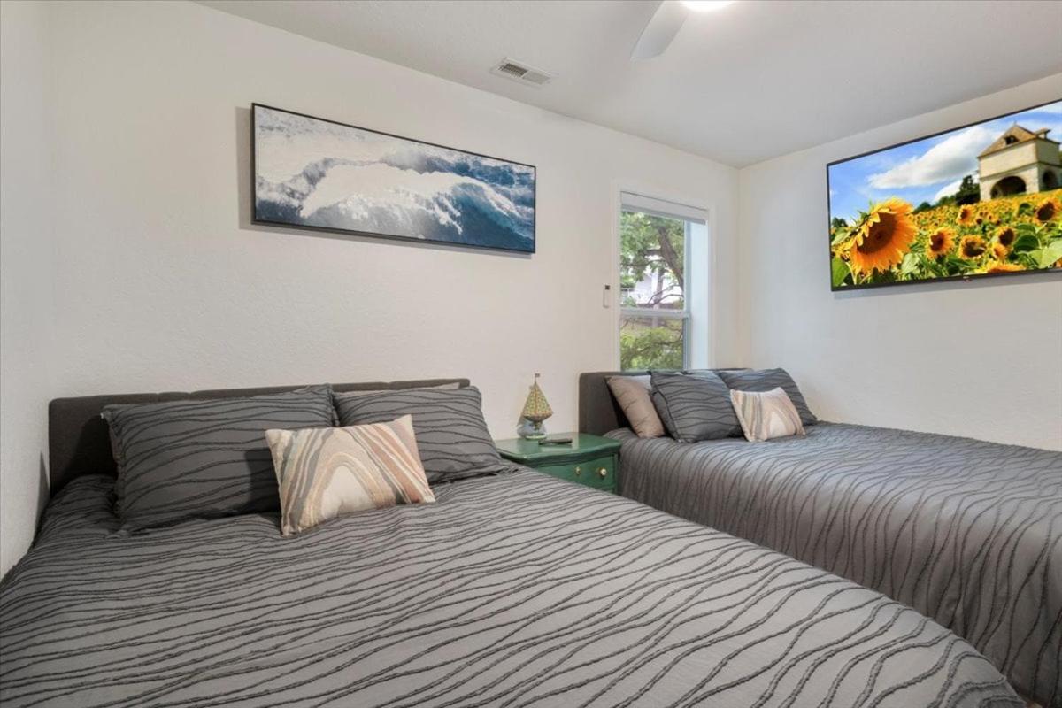 Penthouse Level Condo w/ Lake & Pool Views, Tennis & Pickleball