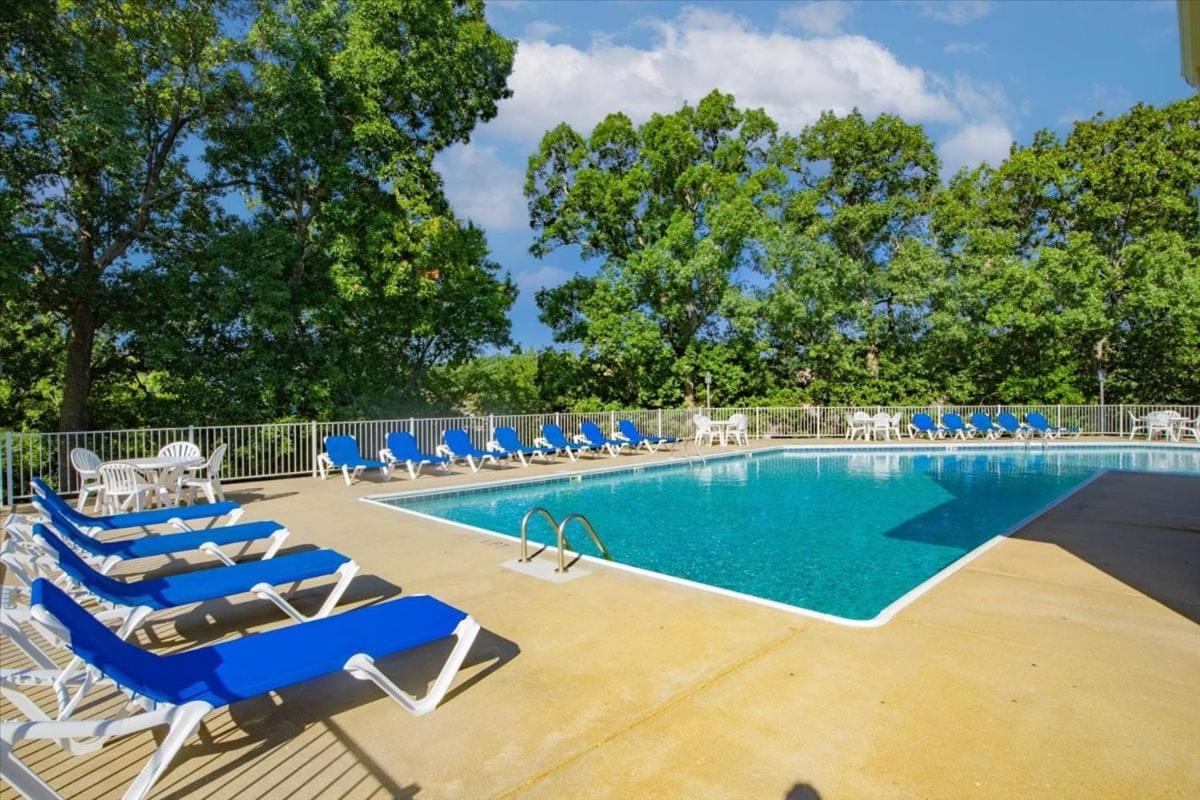 Penthouse Level Condo w/ Lake & Pool Views, Tennis & Pickleball