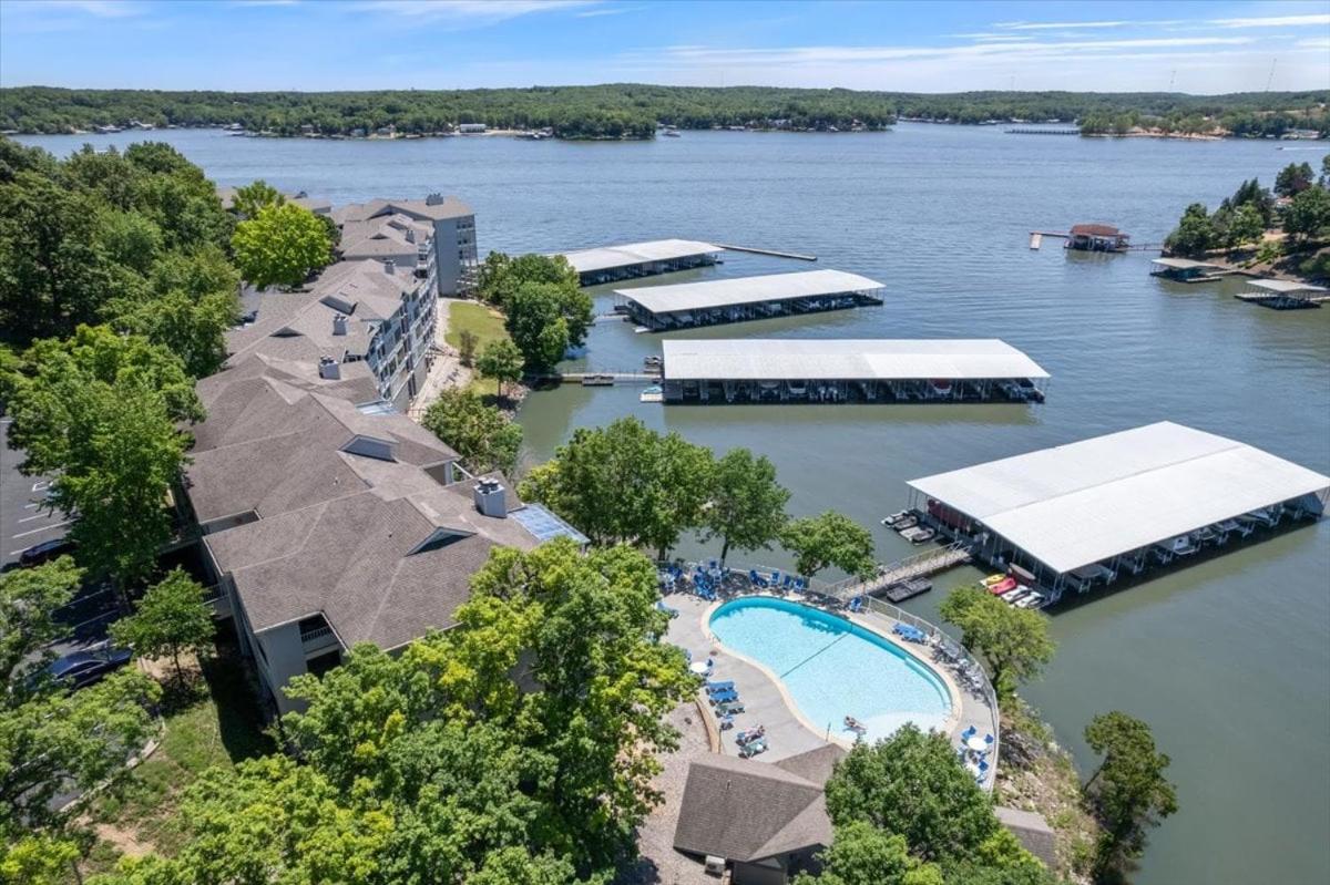 Penthouse Level Condo w/ Lake & Pool Views, Tennis & Pickleball