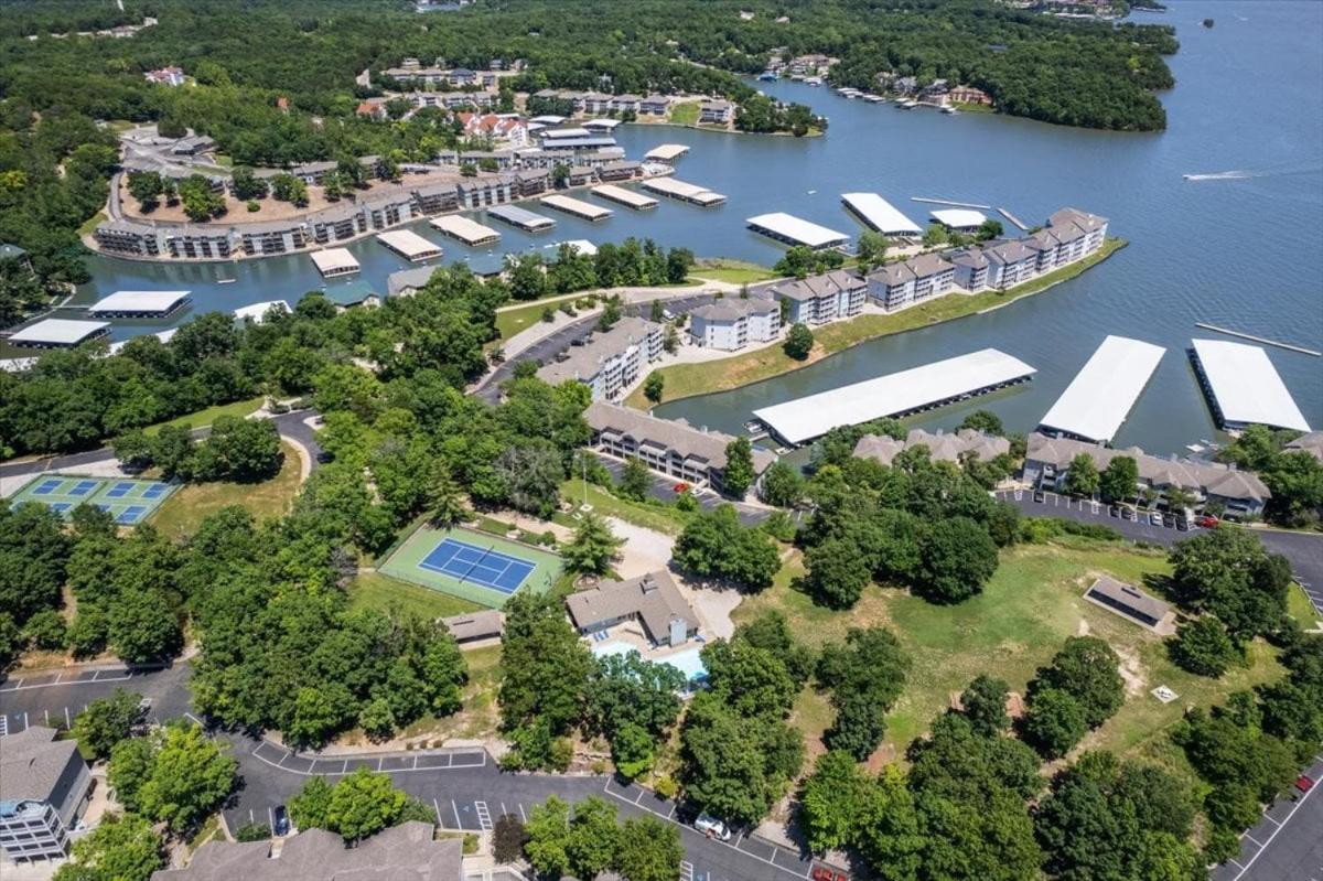 Penthouse Level Condo w/ Lake & Pool Views, Tennis & Pickleball