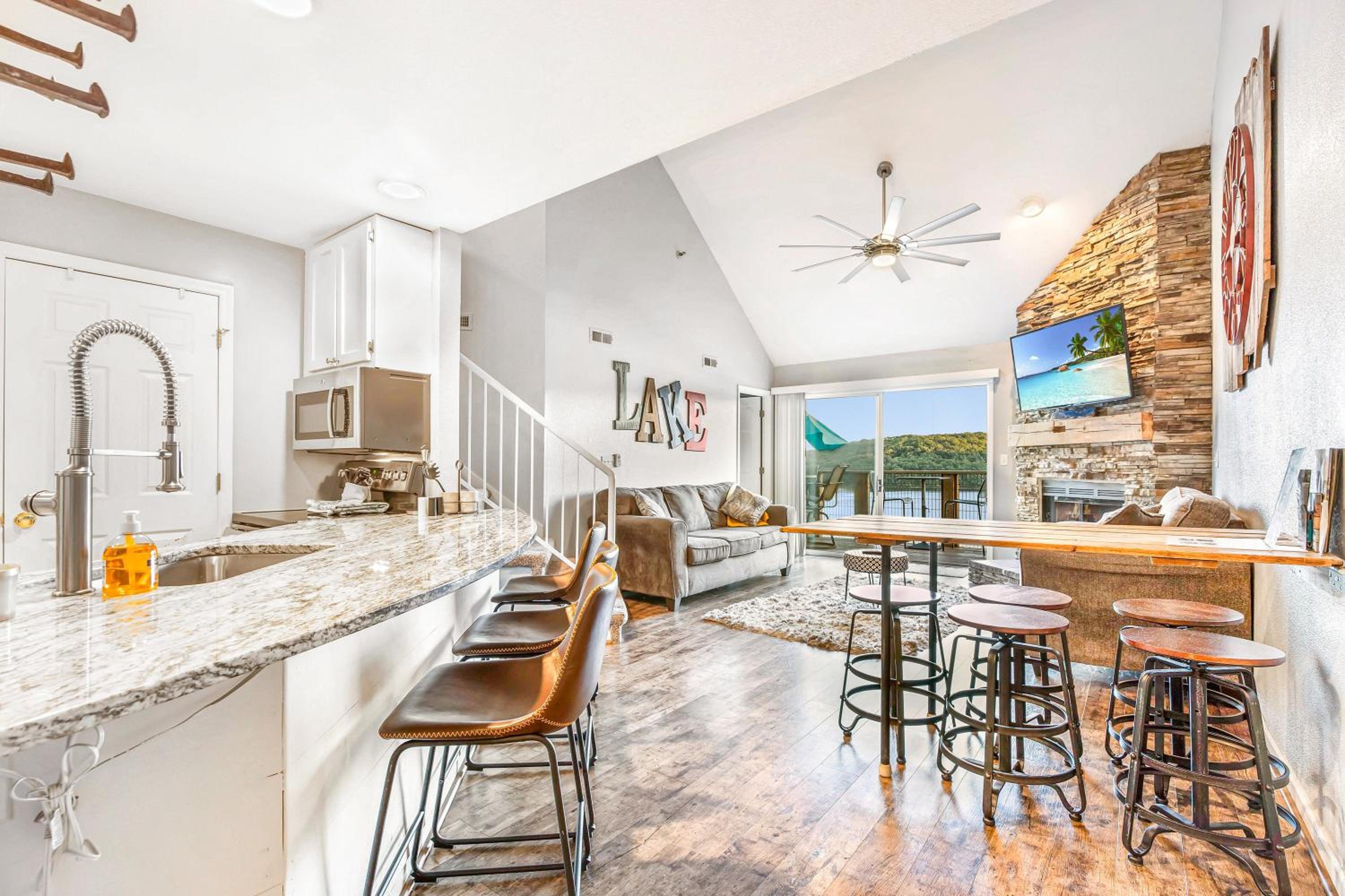 Penthouse Living In The Heart of the State Park