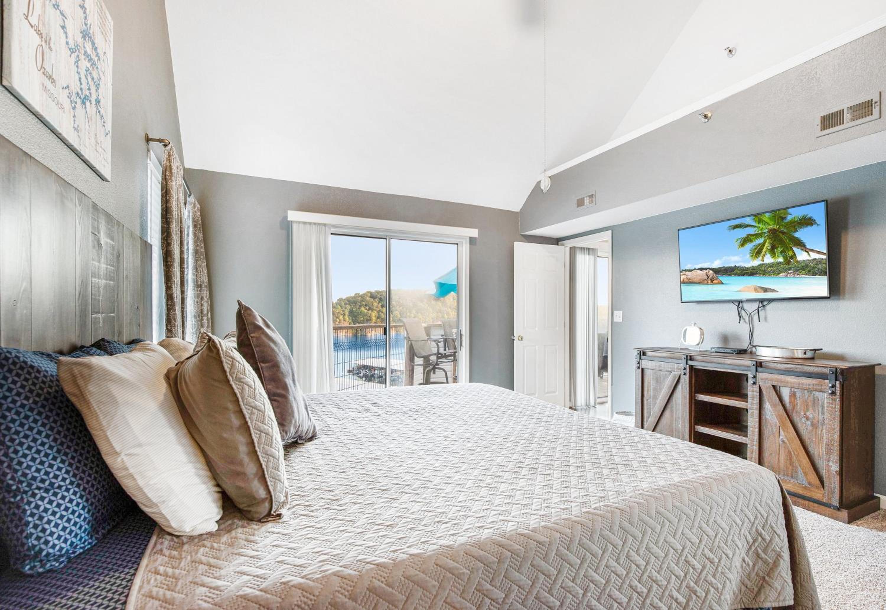 Penthouse Living In The Heart of the State Park