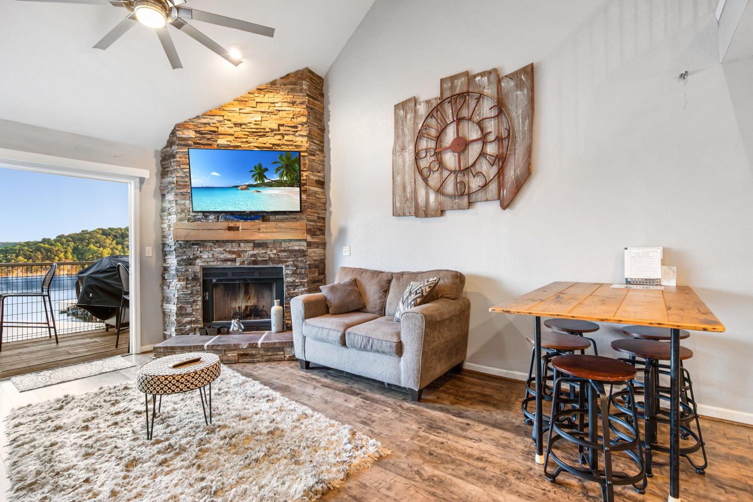 Penthouse Living In The Heart of the State Park