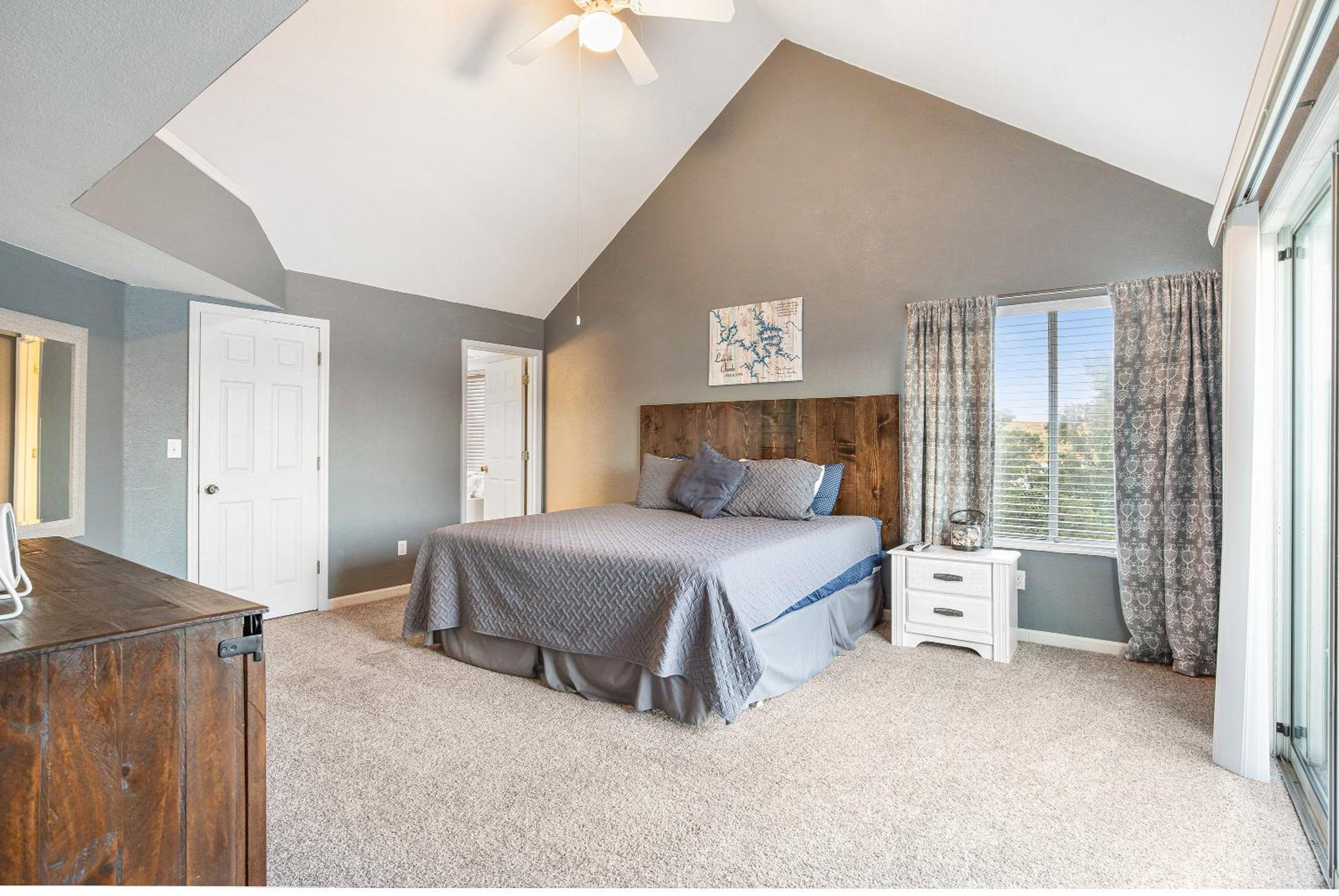 Penthouse Living In The Heart of the State Park