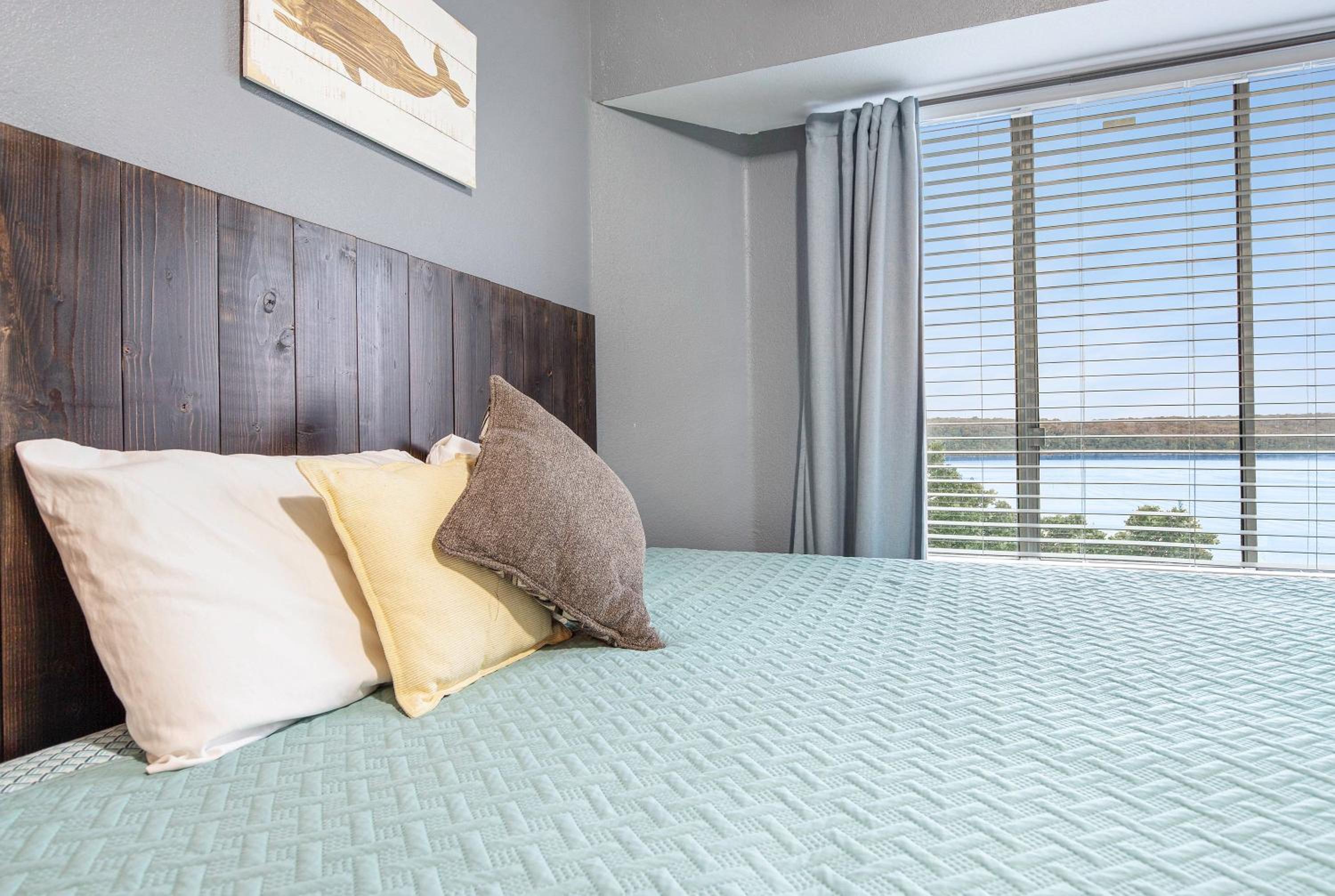 Penthouse Living In The Heart of the State Park