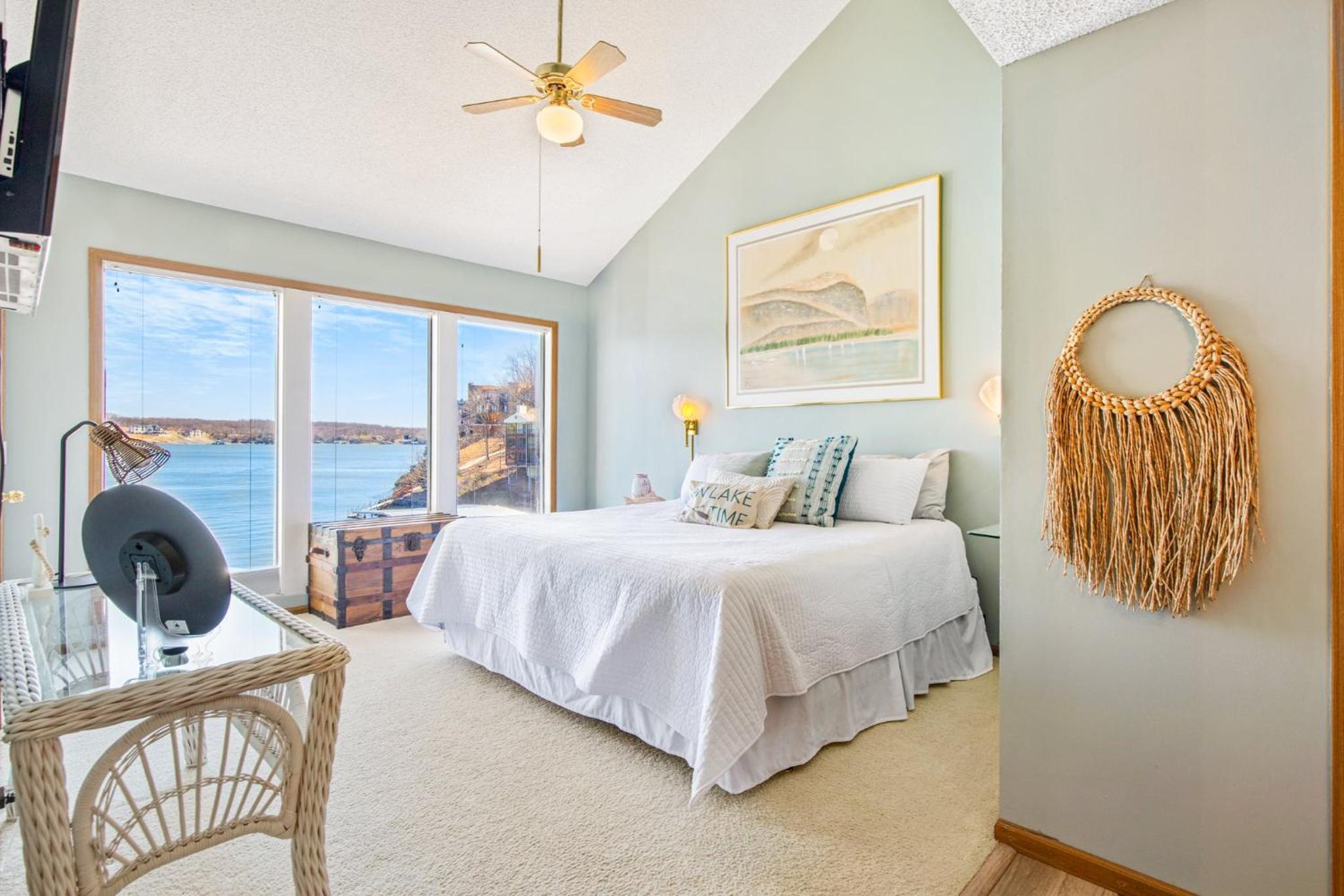 Poolside Condo with Amazing Lake Views & Design