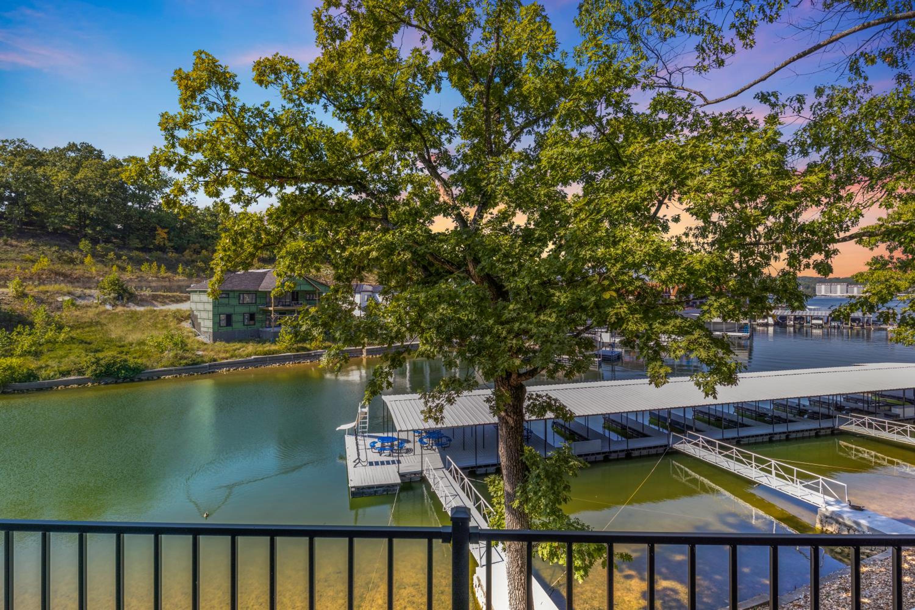 Walk to The Strip! Great Cove Water for Lake Fun