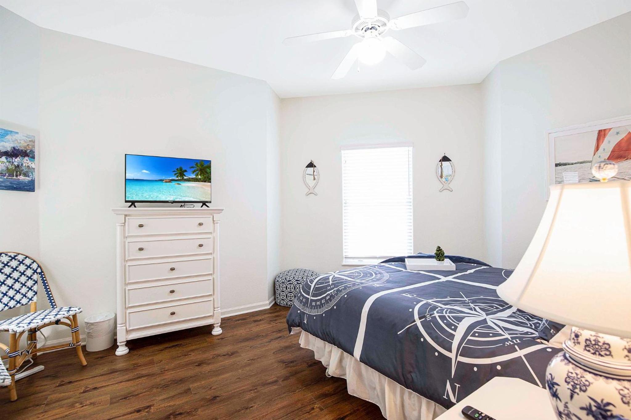 Upscale Condo, Amazing Views, Pools and Pickleball