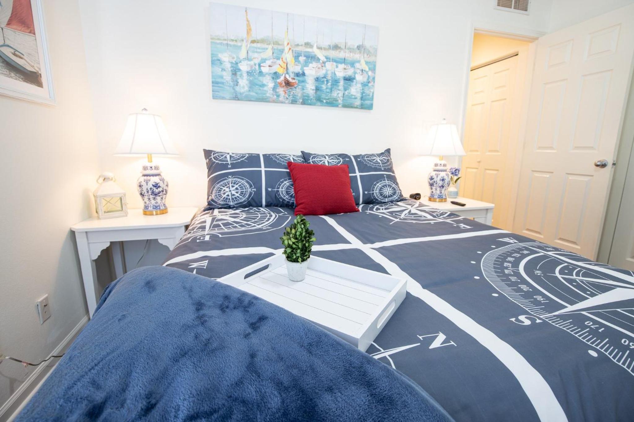 Upscale Condo, Amazing Views, Pools and Pickleball