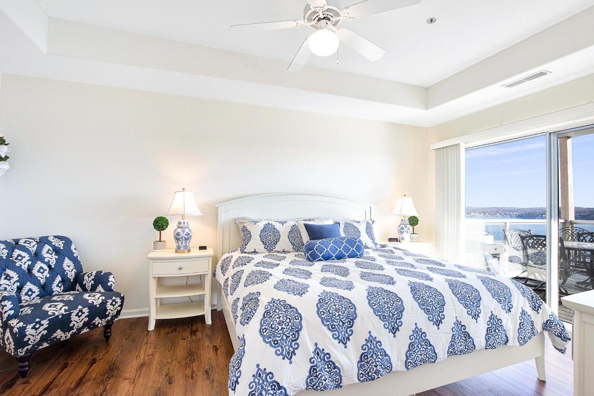 Upscale Condo, Amazing Views, Pools and Pickleball