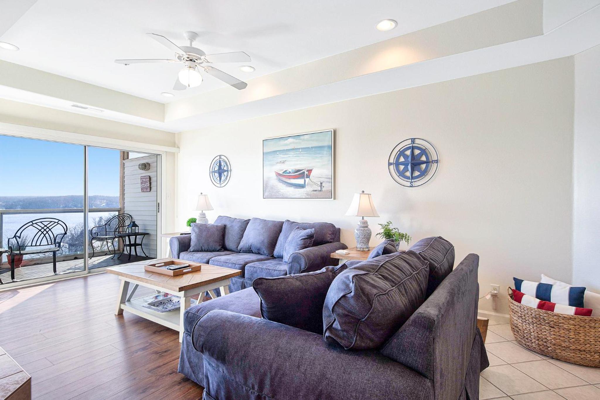 Upscale Condo, Amazing Views, Pools and Pickleball