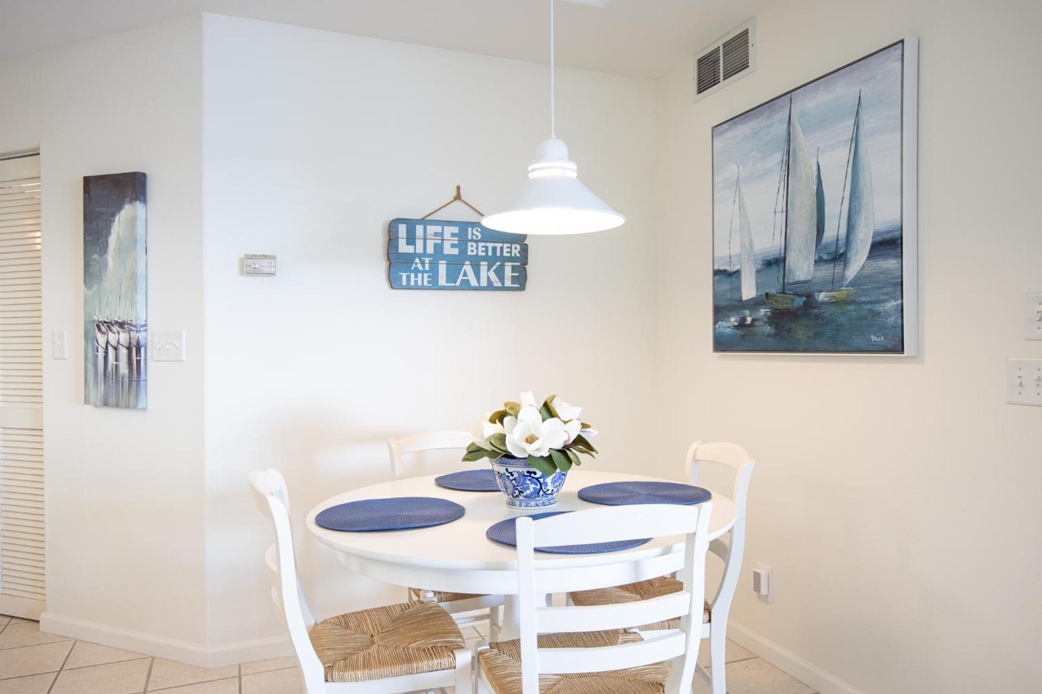 Upscale Condo, Amazing Views, Pools and Pickleball
