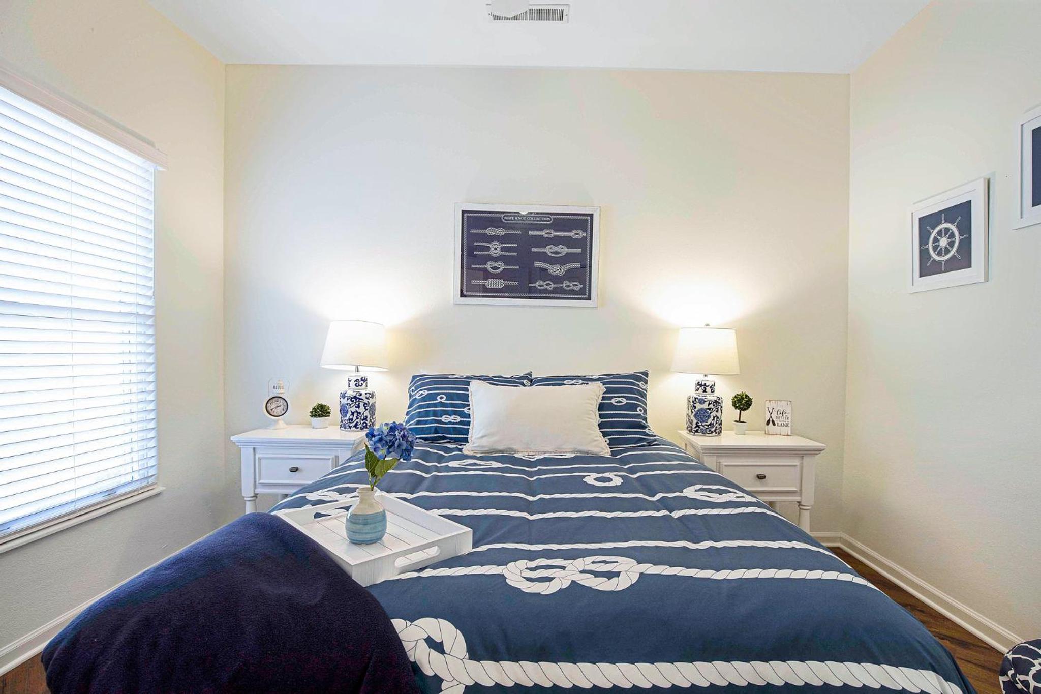 Upscale Condo, Amazing Views, Pools and Pickleball