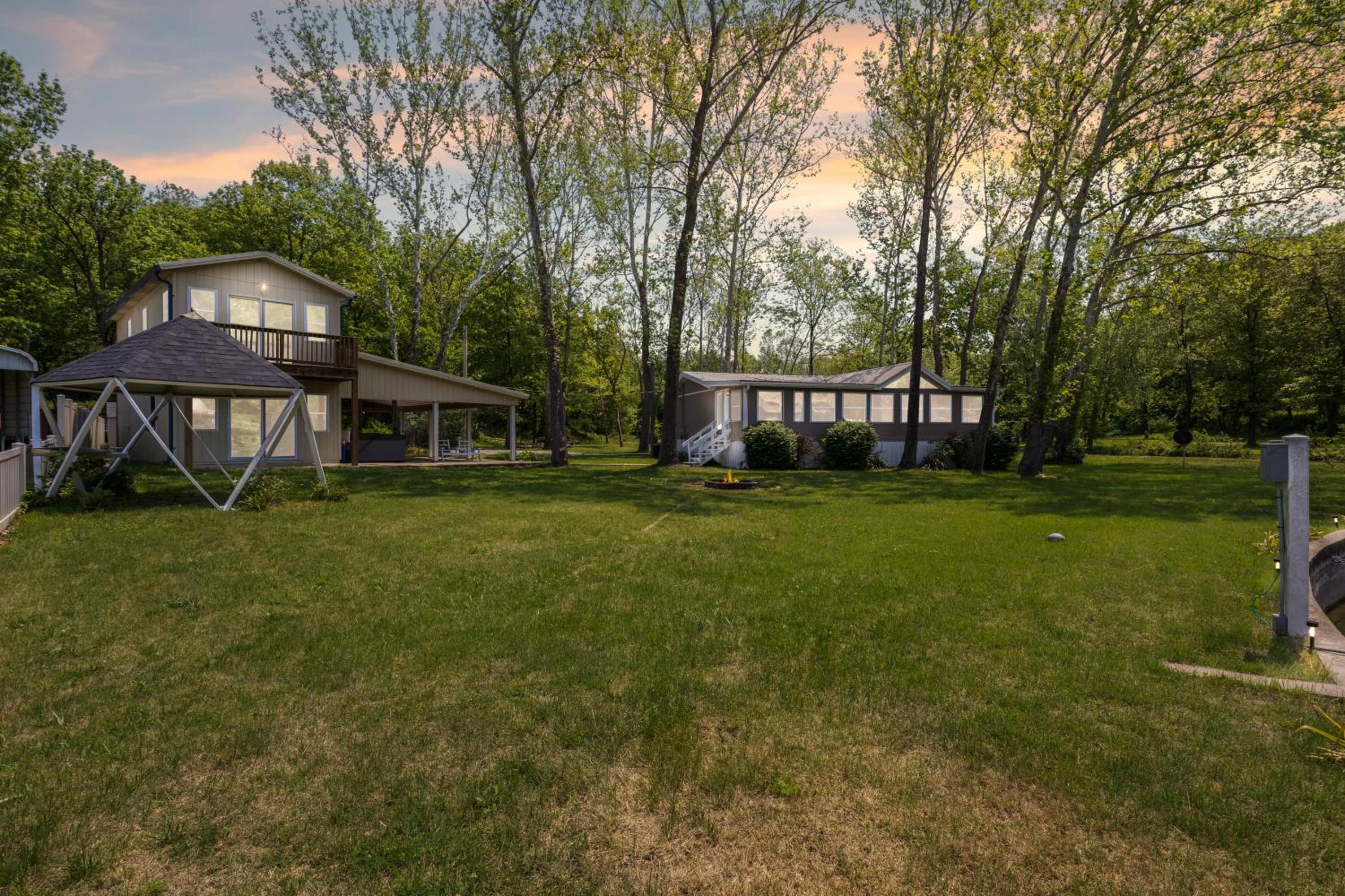 New! 2 Homes-Firepit, Hot Tub, Huge Yard and Dock