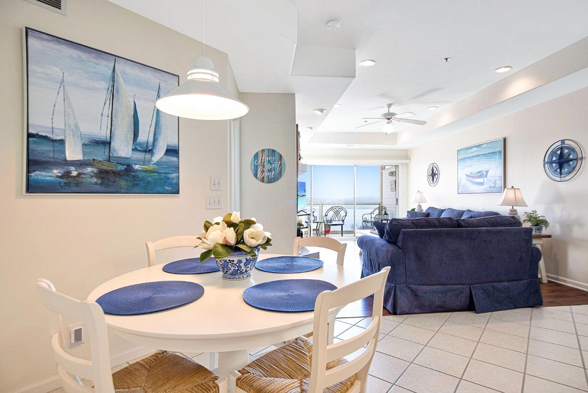 Upscale Condo, Amazing Views, Pools and Pickleball