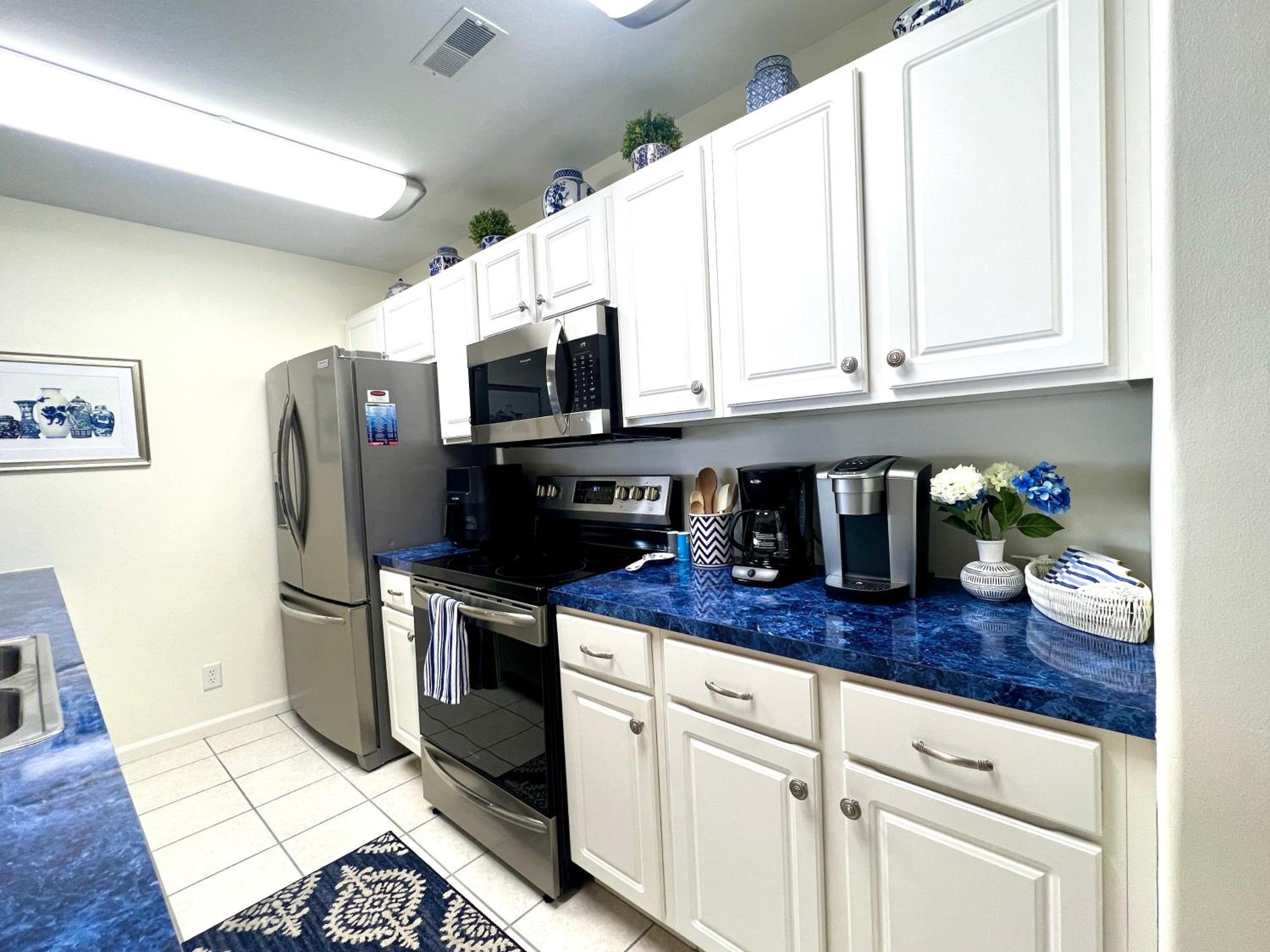 Upscale Condo, Amazing Views, Pools and Pickleball