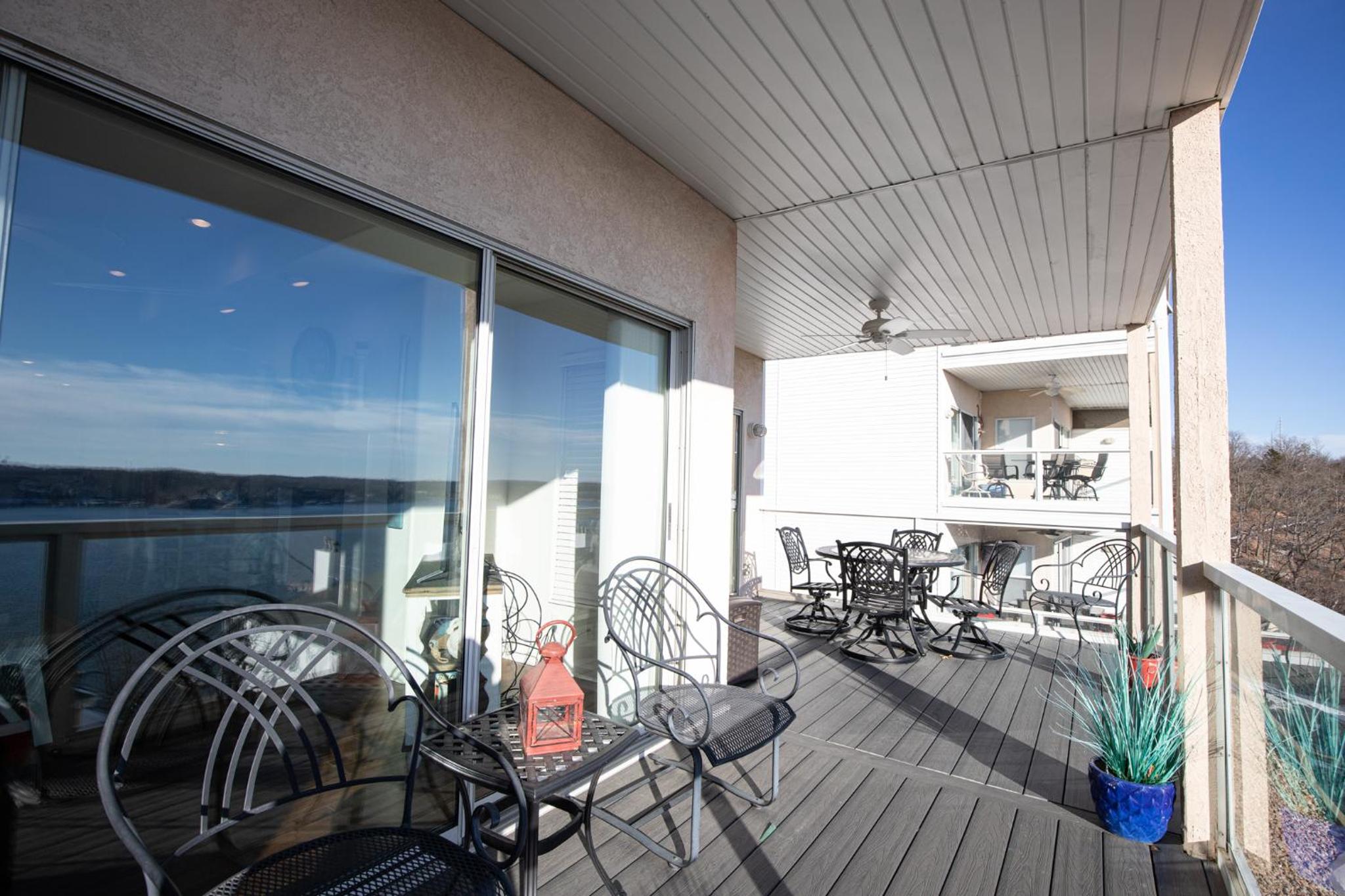 Upscale Condo, Amazing Views, Pools and Pickleball