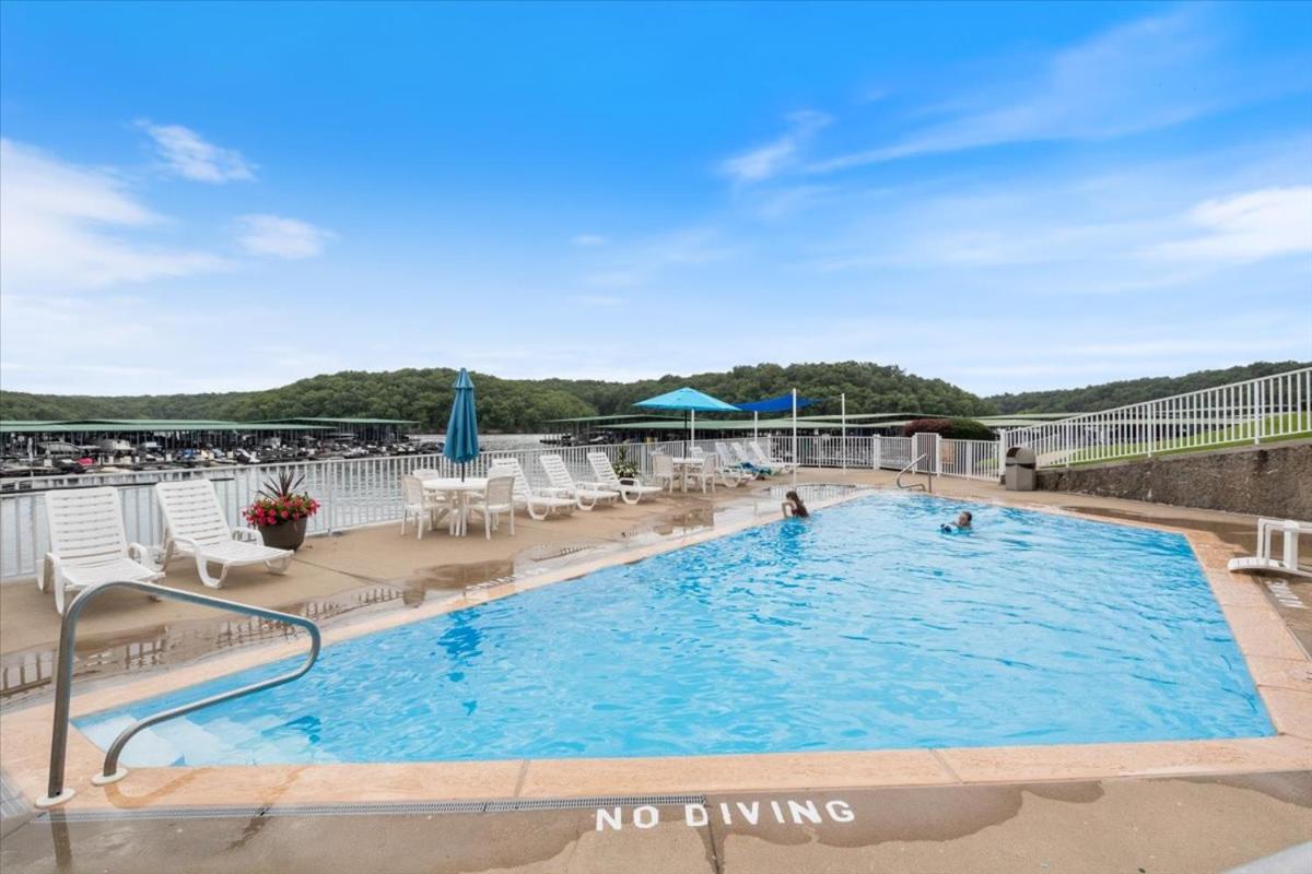 Lakeview Condo, Pools, Patio with Grill, Near PB2 Launch