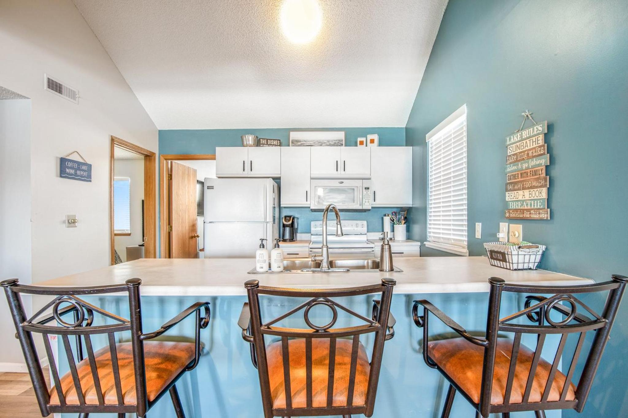 Poolside Condo with Amazing Lake Views & Design
