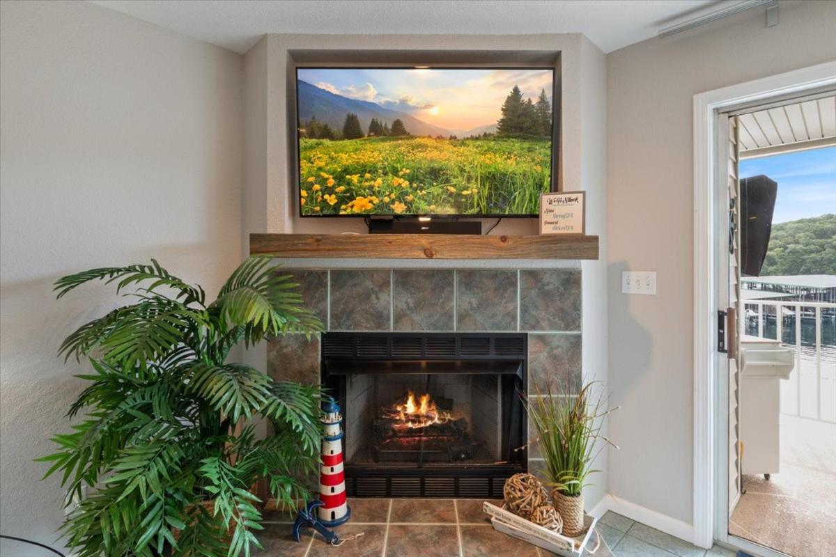Lakeview Condo, Pools, Patio with Grill, Near PB2 Launch