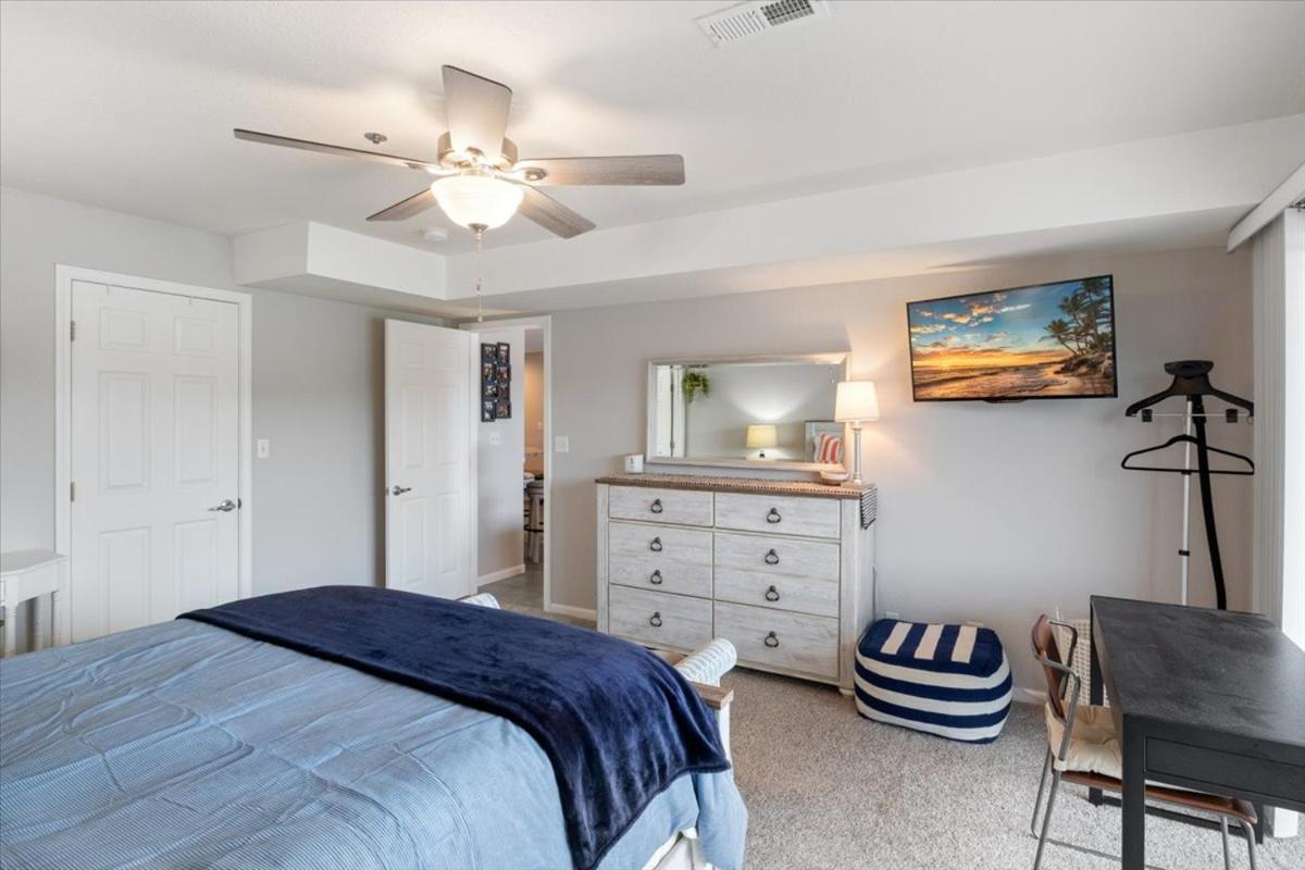 Lakeview Condo, Pools, Patio with Grill, Near PB2 Launch