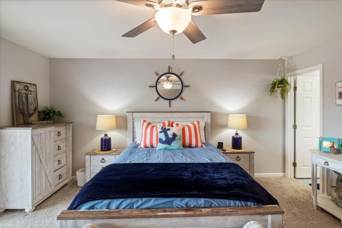 Lakeview Condo, Pools, Patio with Grill, Near PB2 Launch