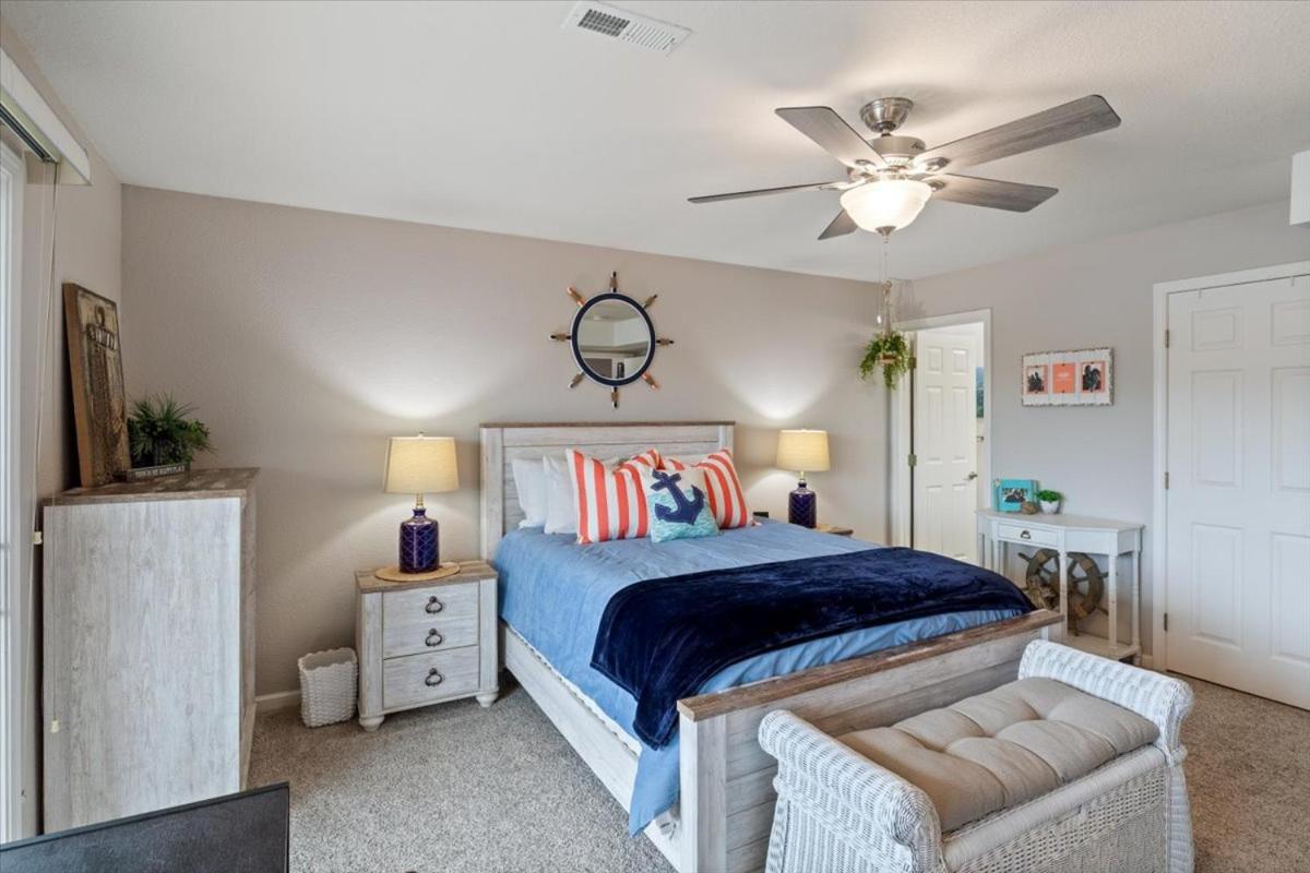 Lakeview Condo, Pools, Patio with Grill, Near PB2 Launch