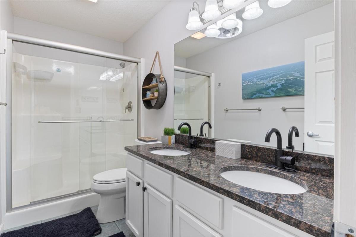 Lakeview Condo, Pools, Patio with Grill, Near PB2 Launch