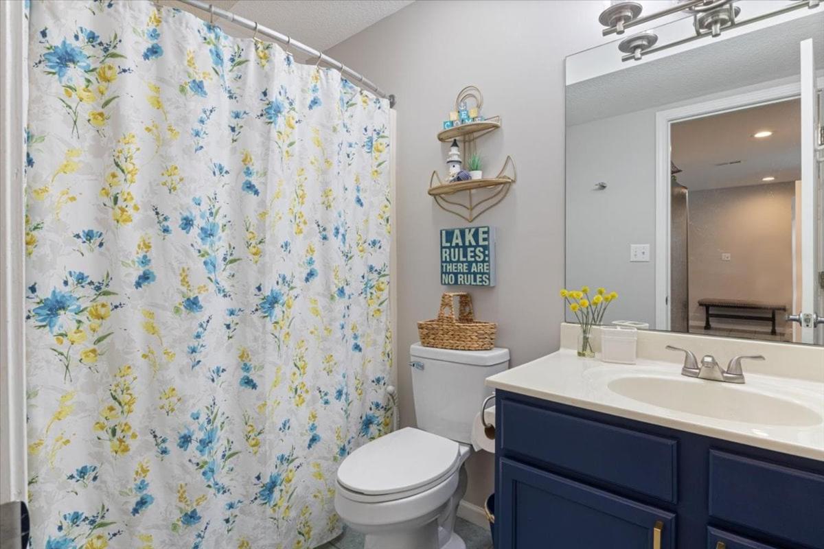 Lakeview Condo, Pools, Patio with Grill, Near PB2 Launch