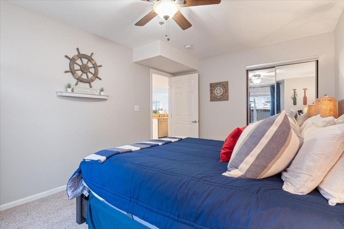 Lakeview Condo, Pools, Patio with Grill, Near PB2 Launch
