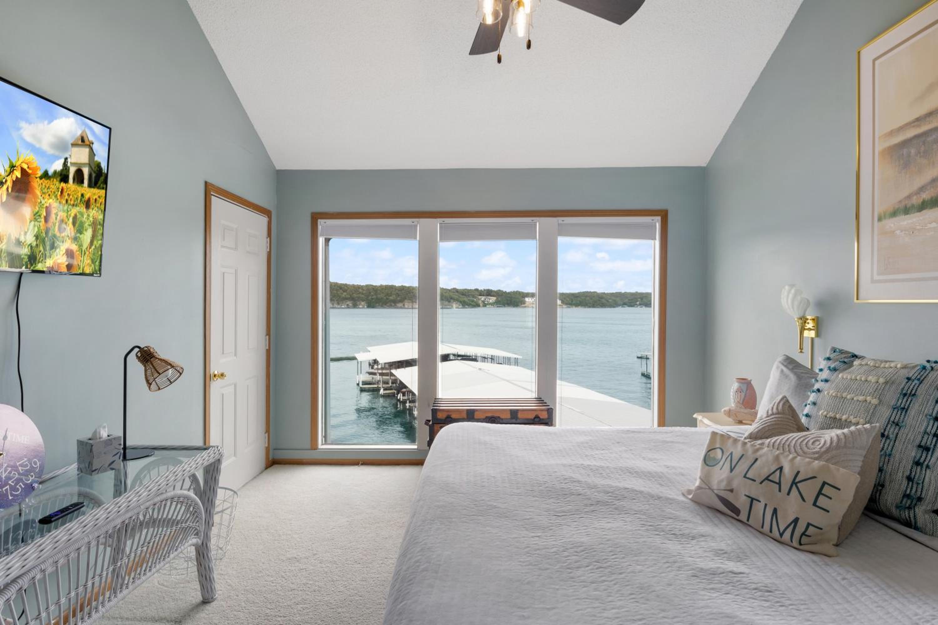 Poolside Condo with Amazing Lake Views & Design