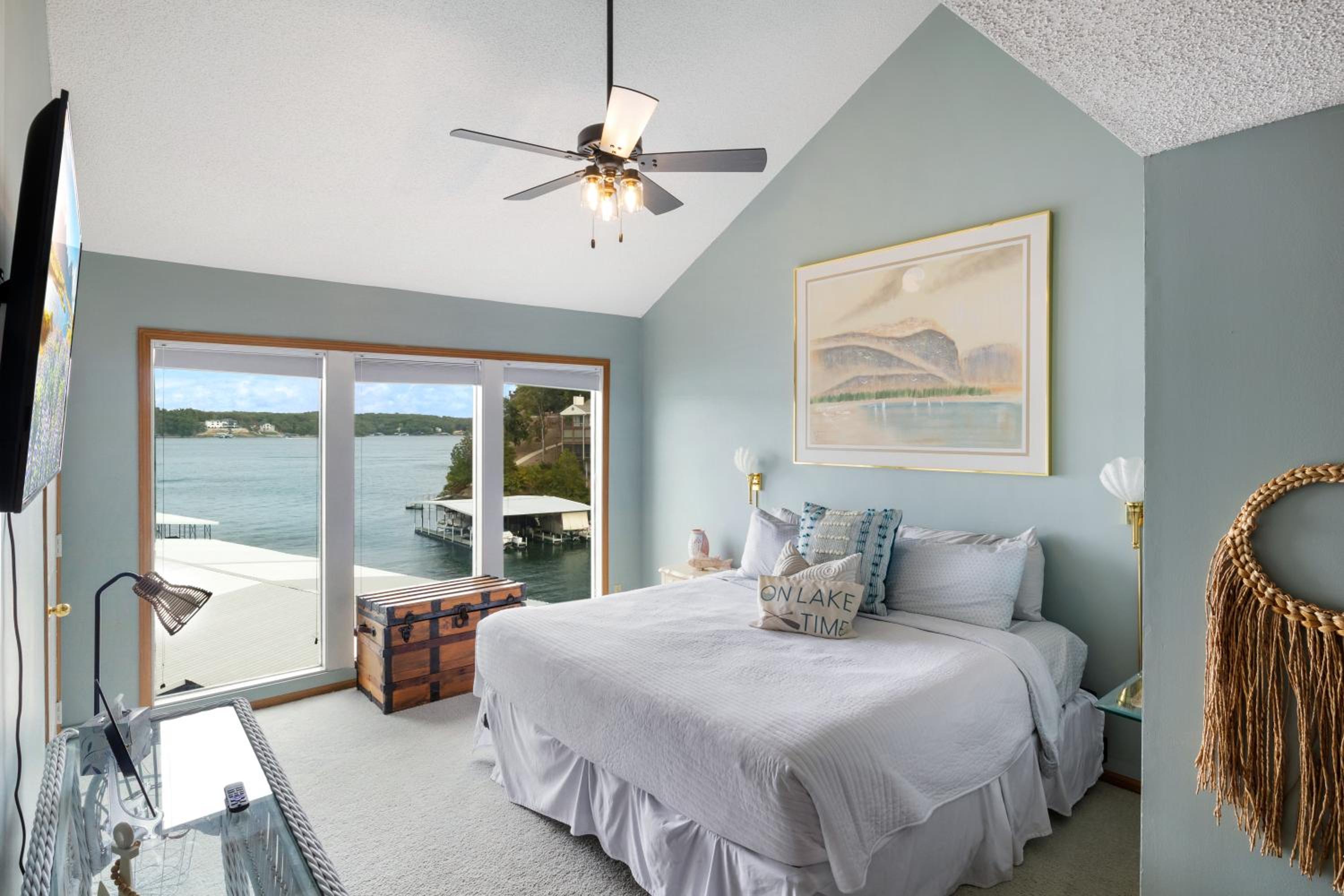 Poolside Condo with Amazing Lake Views & Design