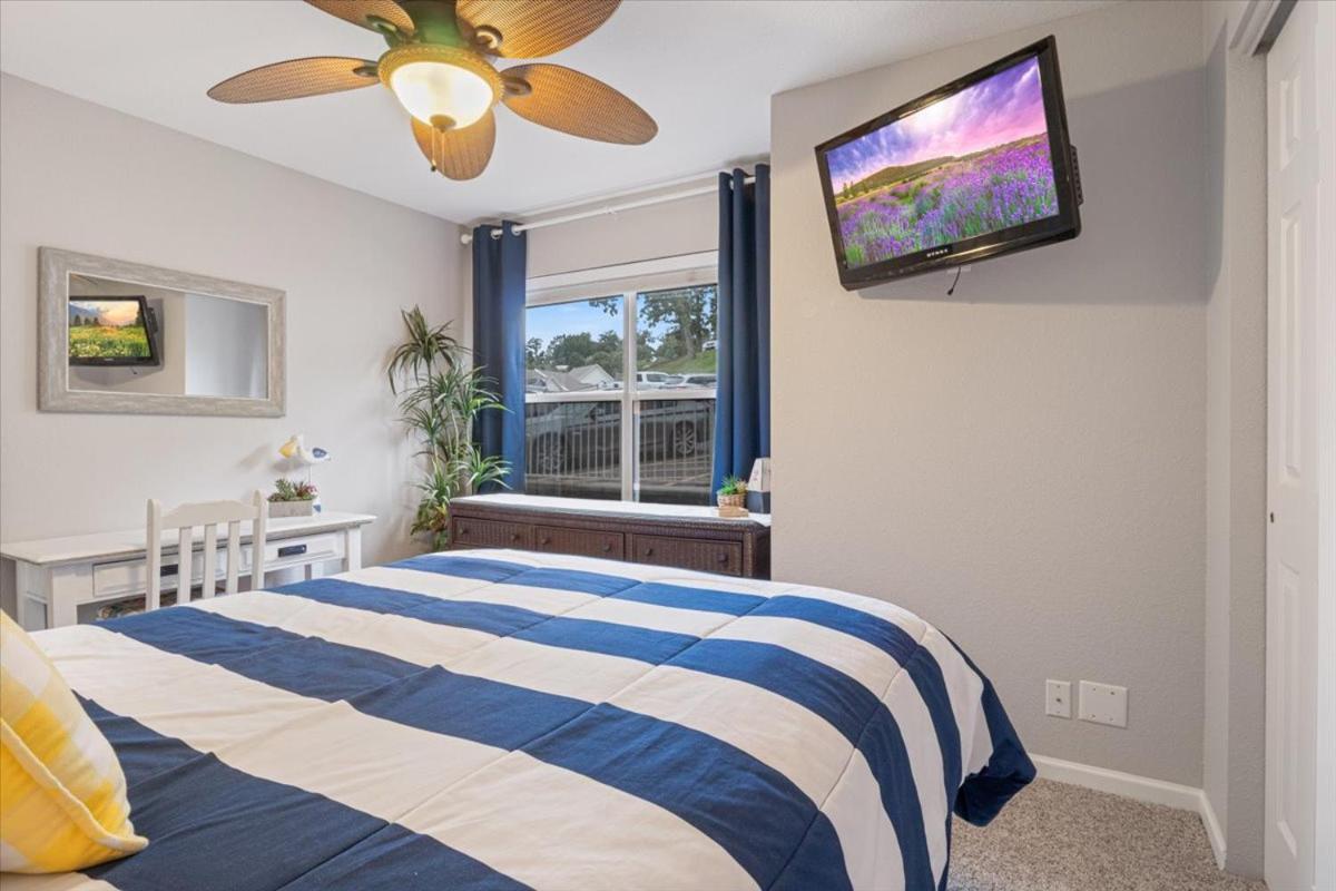 Lakeview Condo, Pools, Patio with Grill, Near PB2 Launch