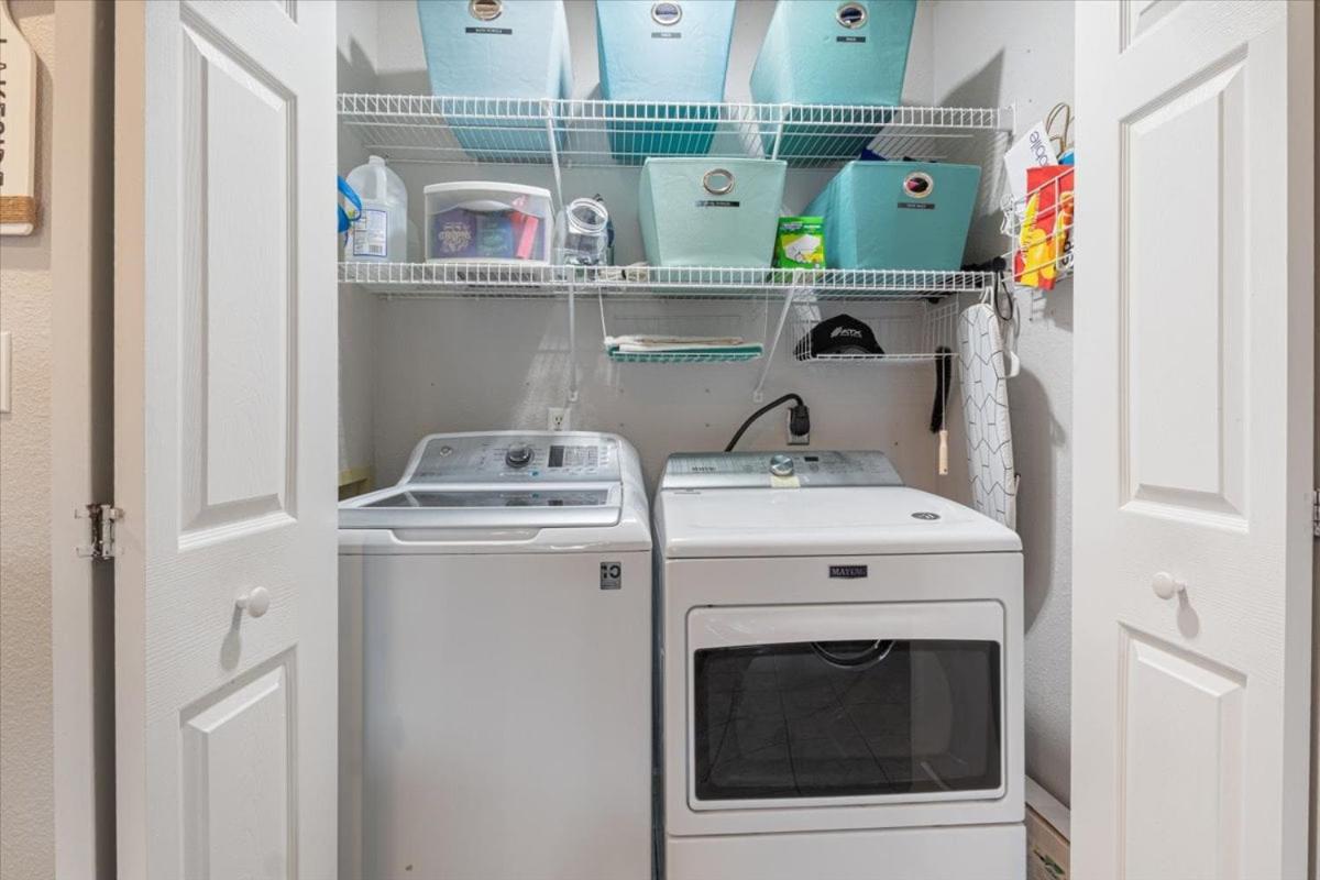Lakeview Condo, Pools, Patio with Grill, Near PB2 Launch