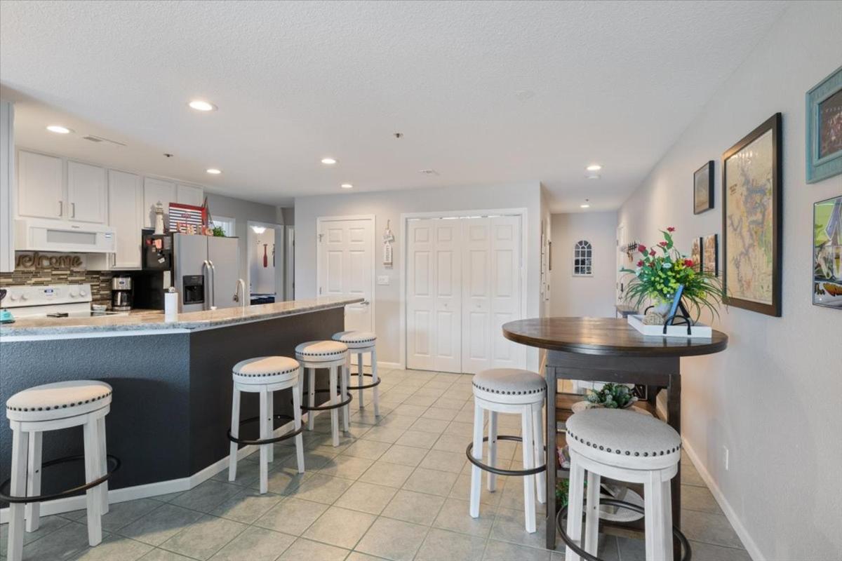 Lakeview Condo, Pools, Patio with Grill, Near PB2 Launch