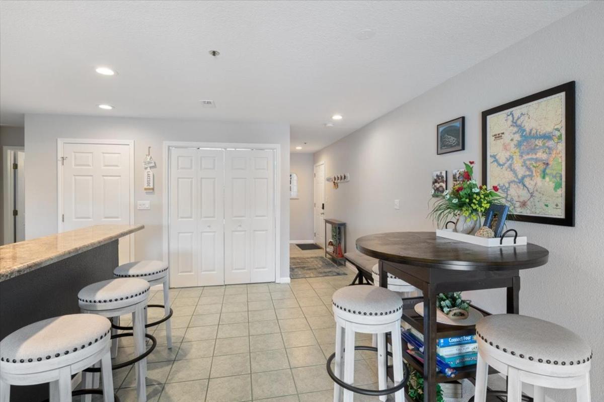 Lakeview Condo, Pools, Patio with Grill, Near PB2 Launch