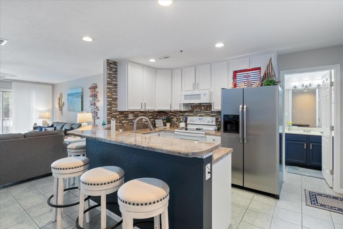 Lakeview Condo, Pools, Patio with Grill, Near PB2 Launch