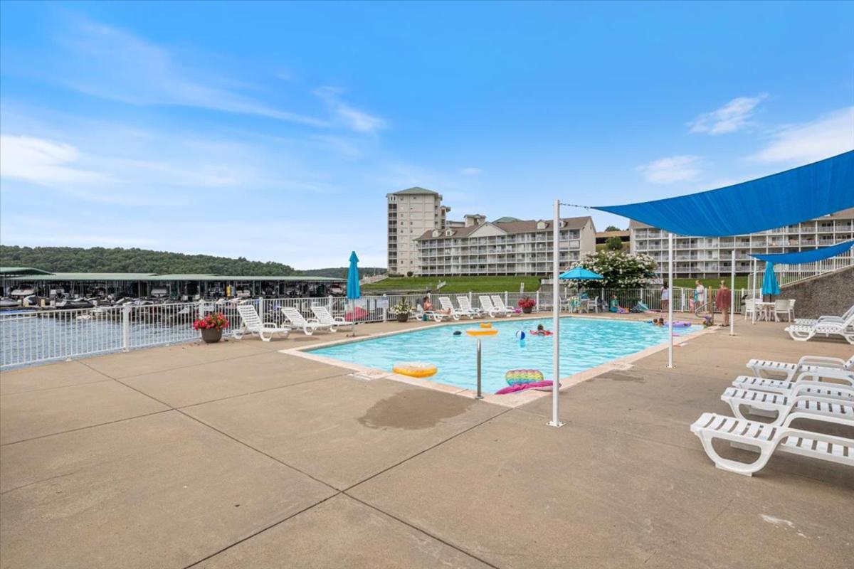 Lakeview Condo, Pools, Patio with Grill, Near PB2 Launch