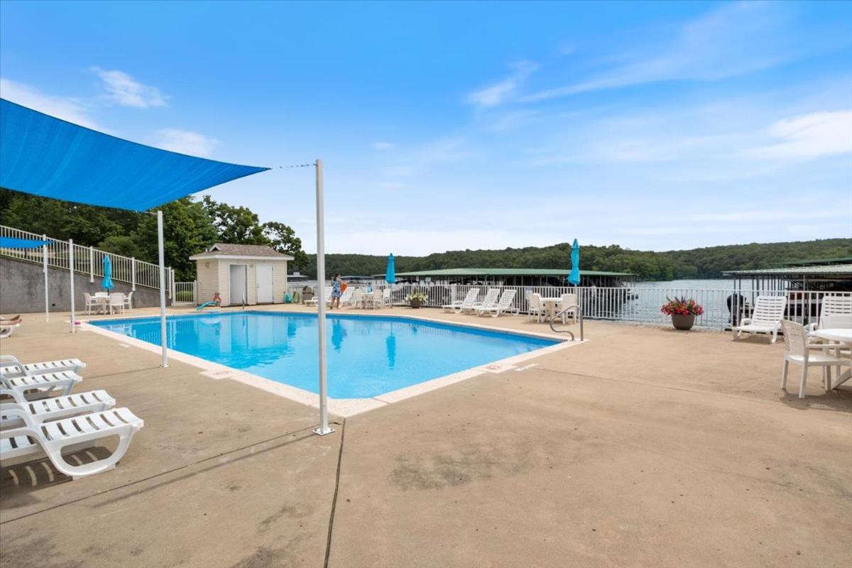 Lakeview Condo, Pools, Patio with Grill, Near PB2 Launch