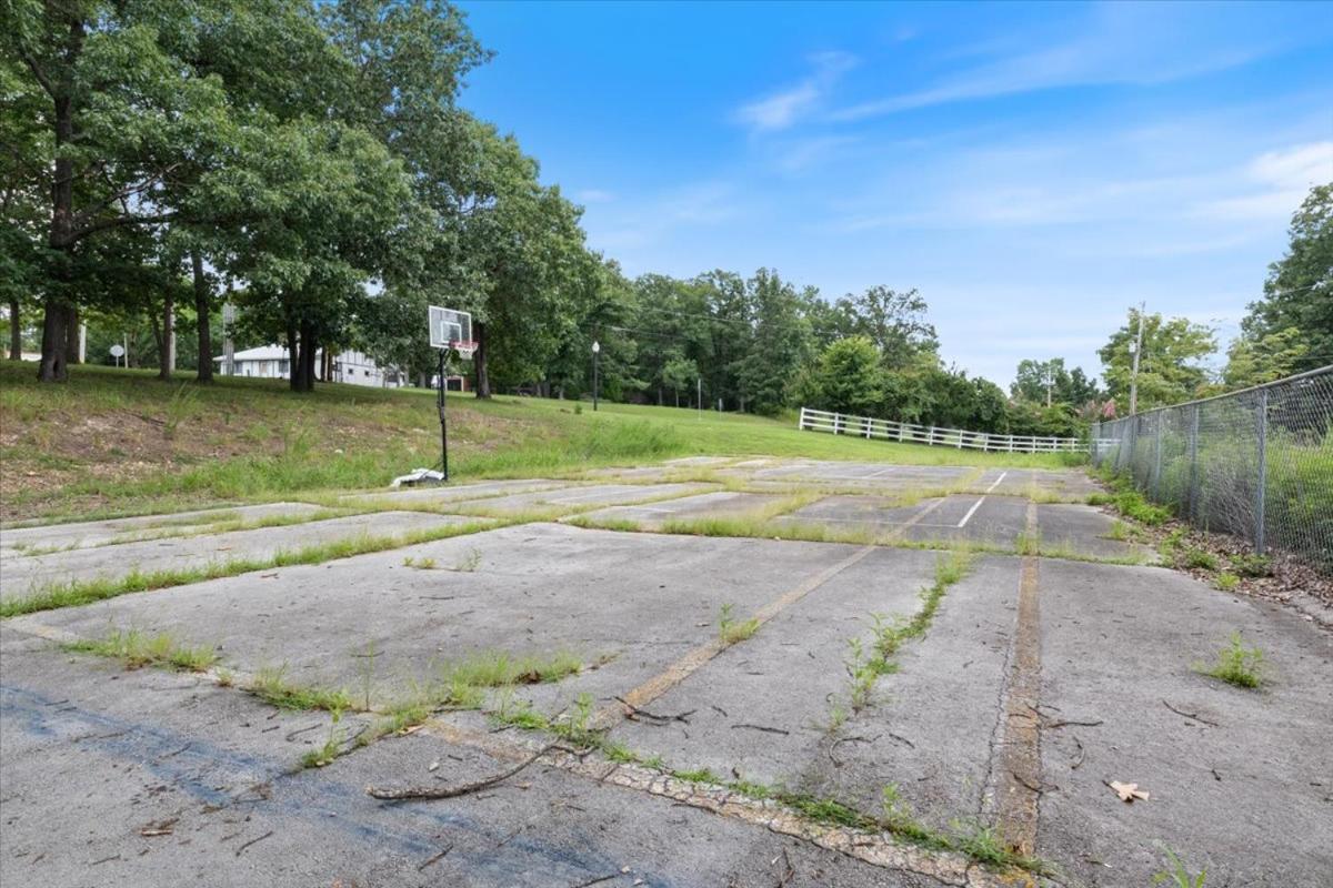 Lakeview Condo, Pools, Patio with Grill, Near PB2 Launch
