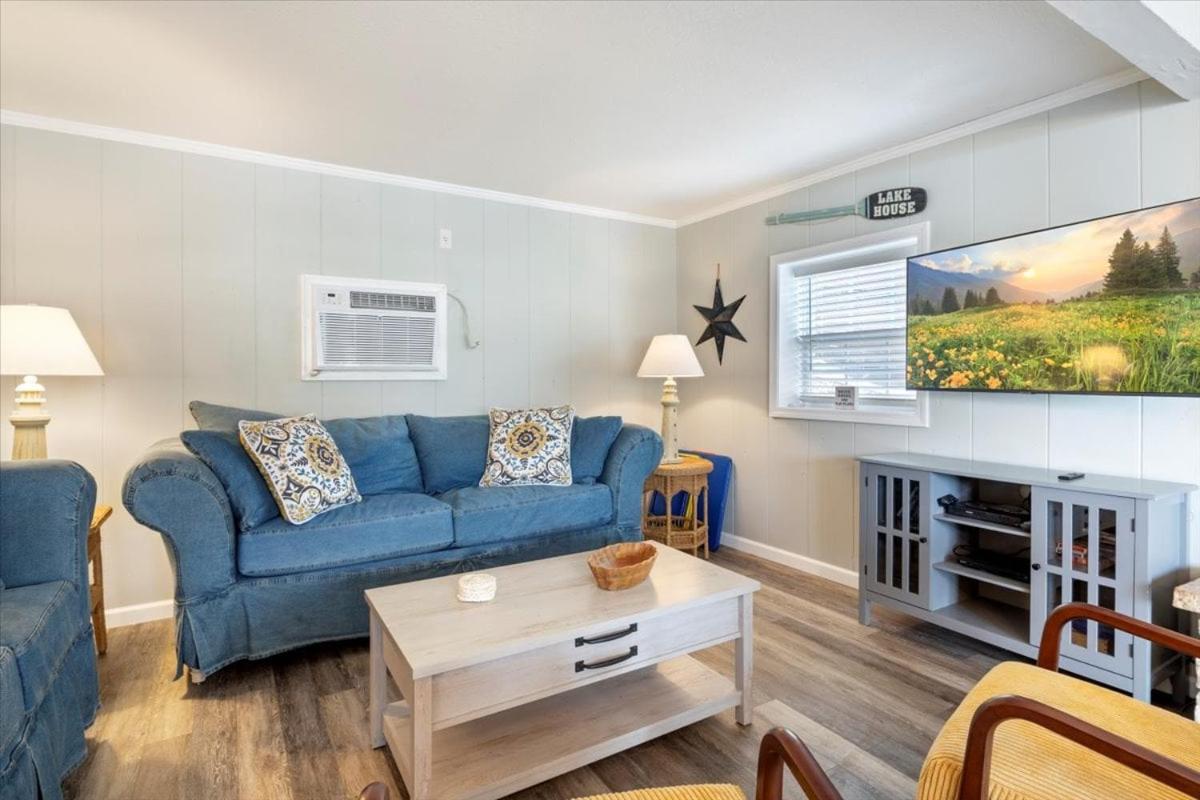 Perfect Family House in Osage Beach with Expansive Deck, Private Dock, & Boat Slip
