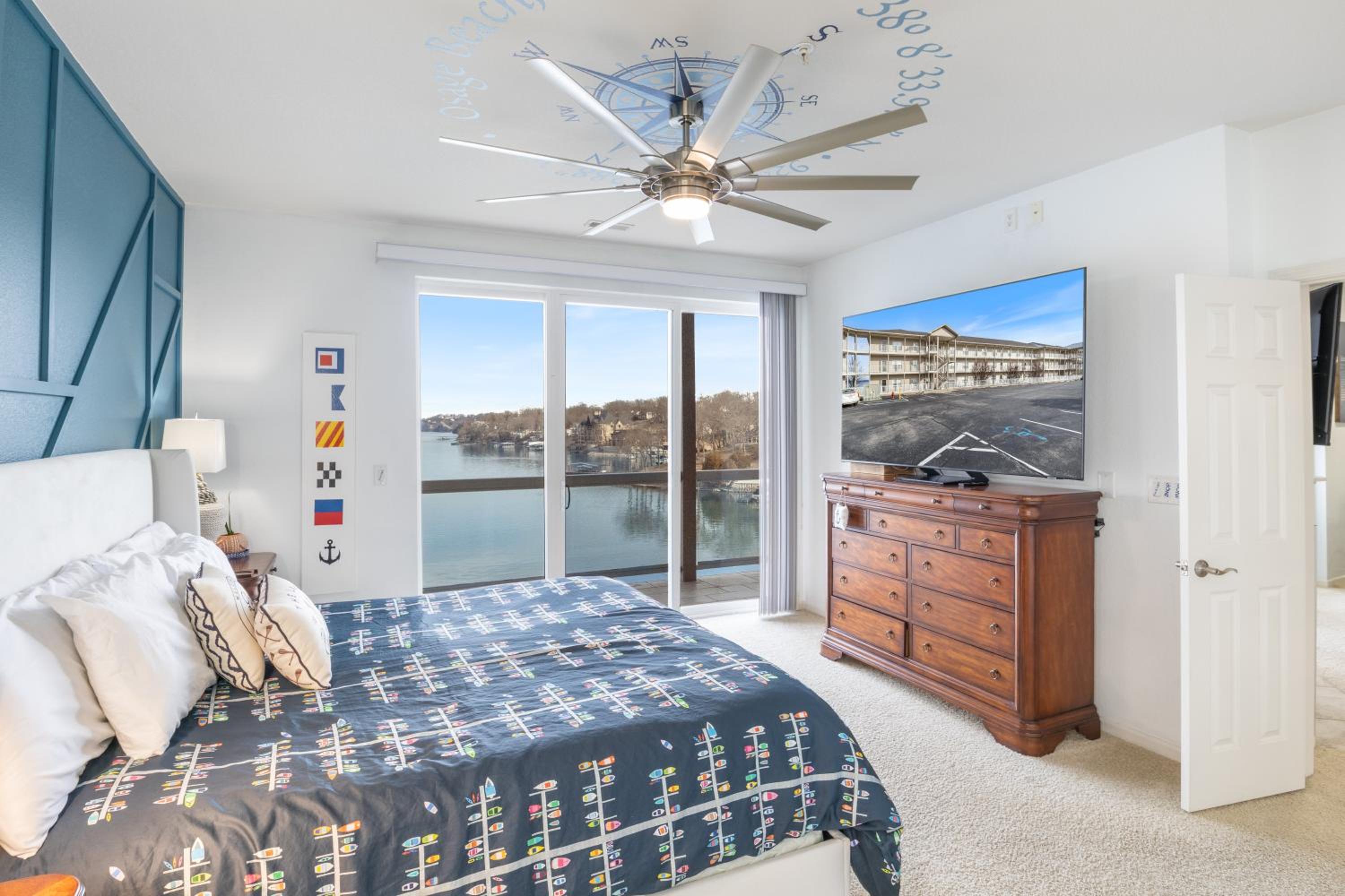 Nautical-Inspired Lakefront Unit w/ Awesome Views