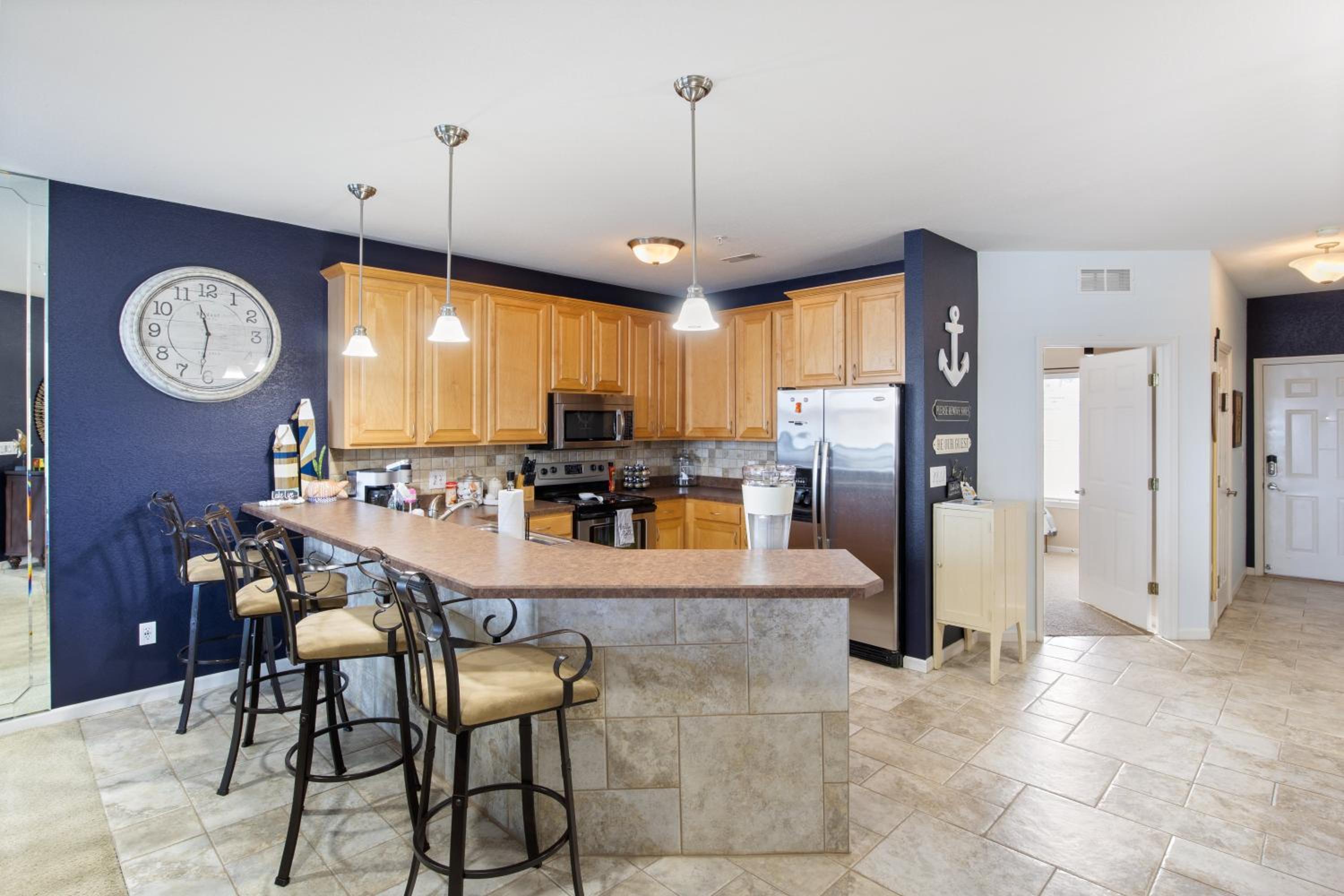 Nautical-Inspired Lakefront Unit w/ Awesome Views