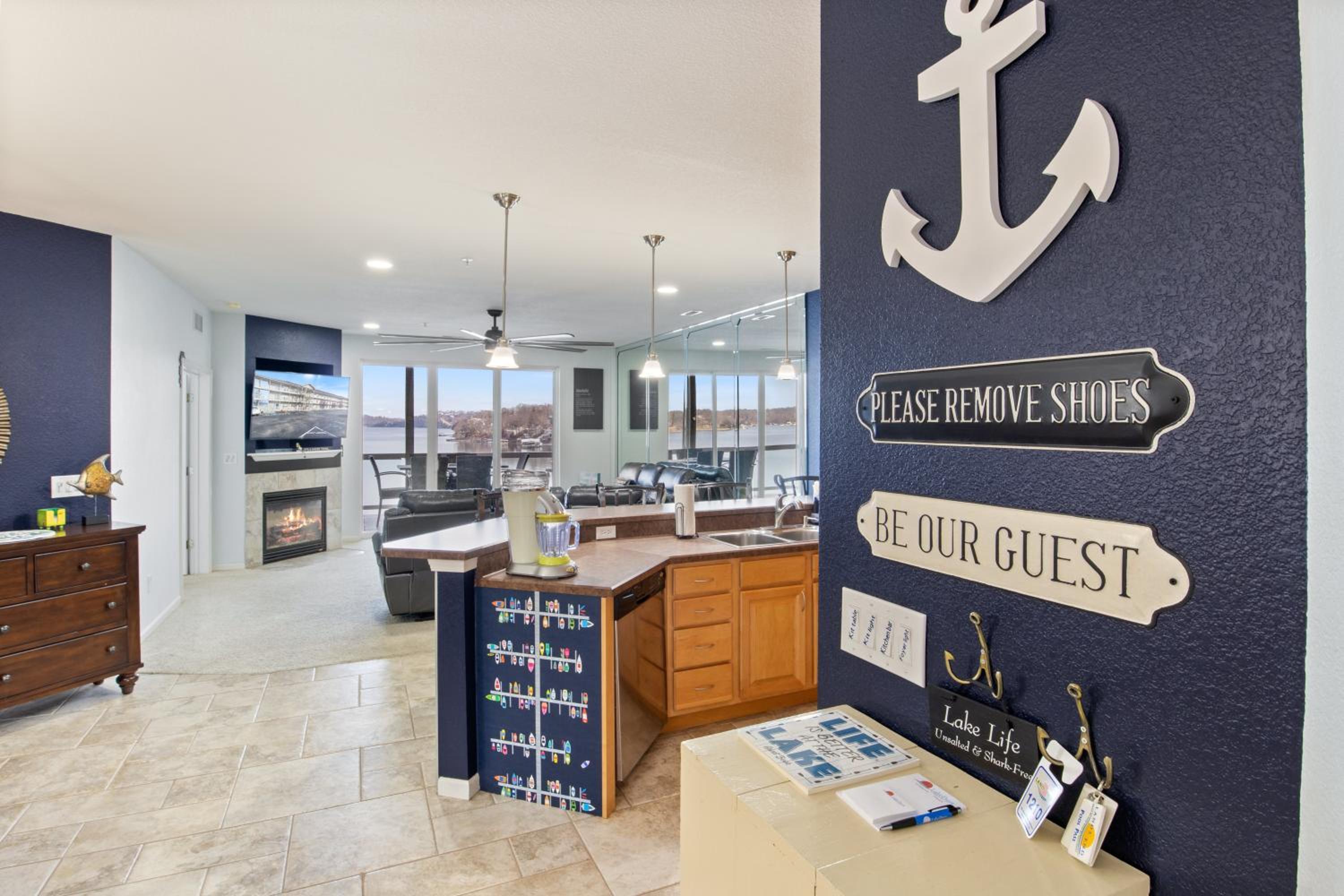 Nautical-Inspired Lakefront Unit w/ Awesome Views