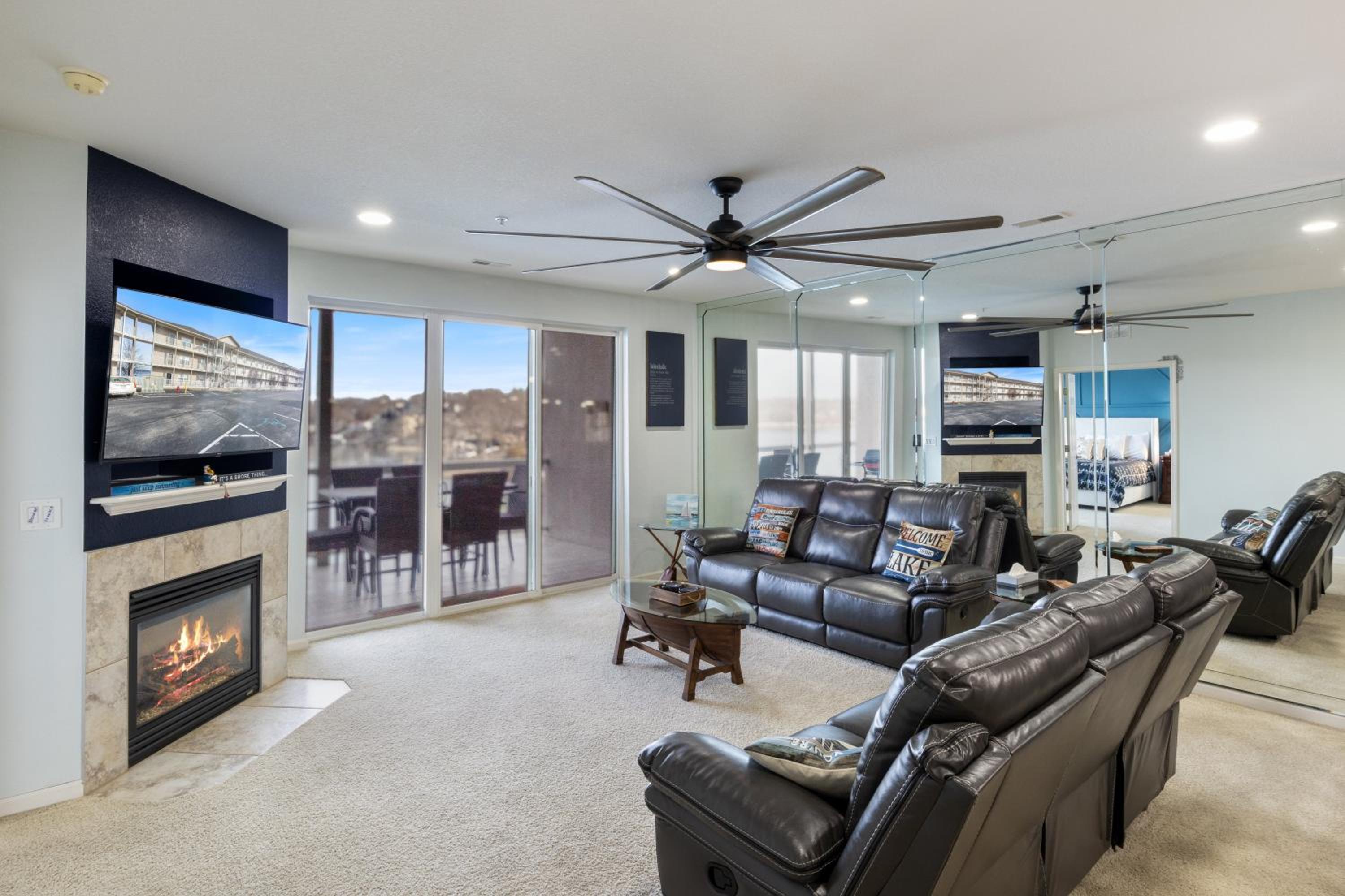 Nautical-Inspired Lakefront Unit w/ Awesome Views