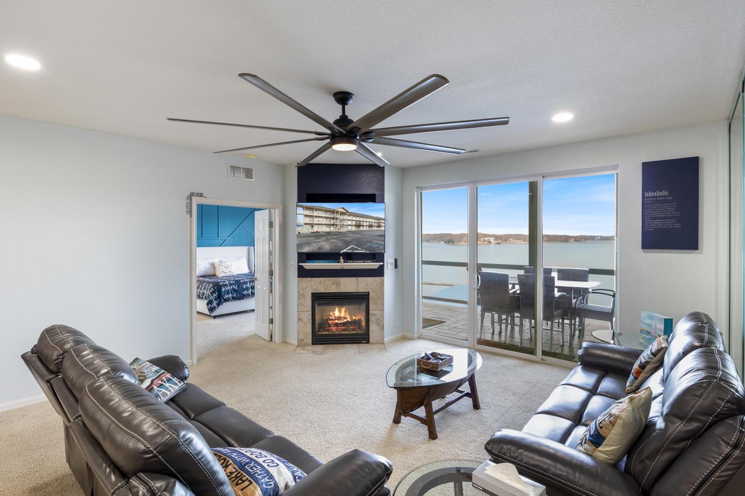 Nautical-Inspired Lakefront Unit w/ Awesome Views
