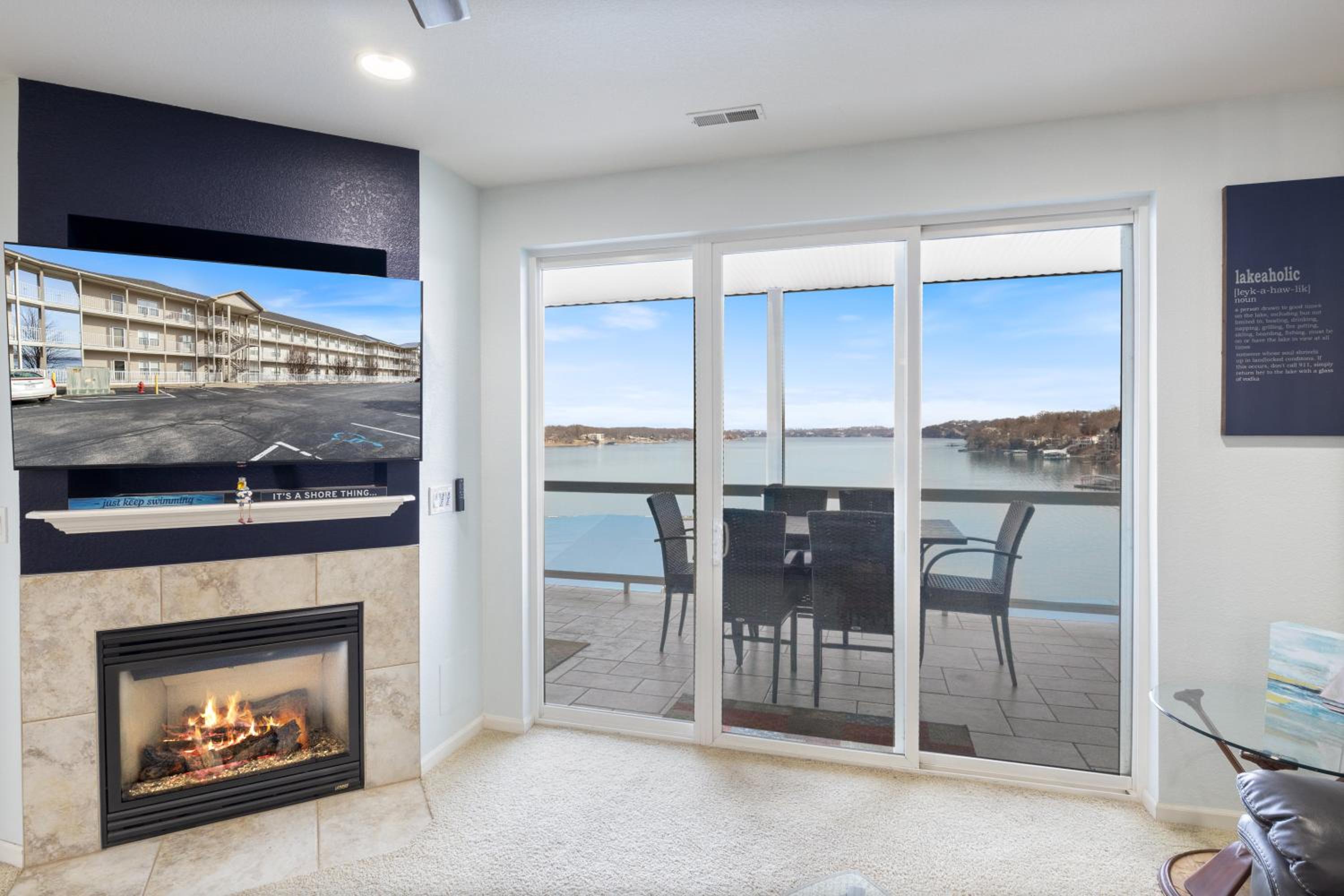 Nautical-Inspired Lakefront Unit w/ Awesome Views