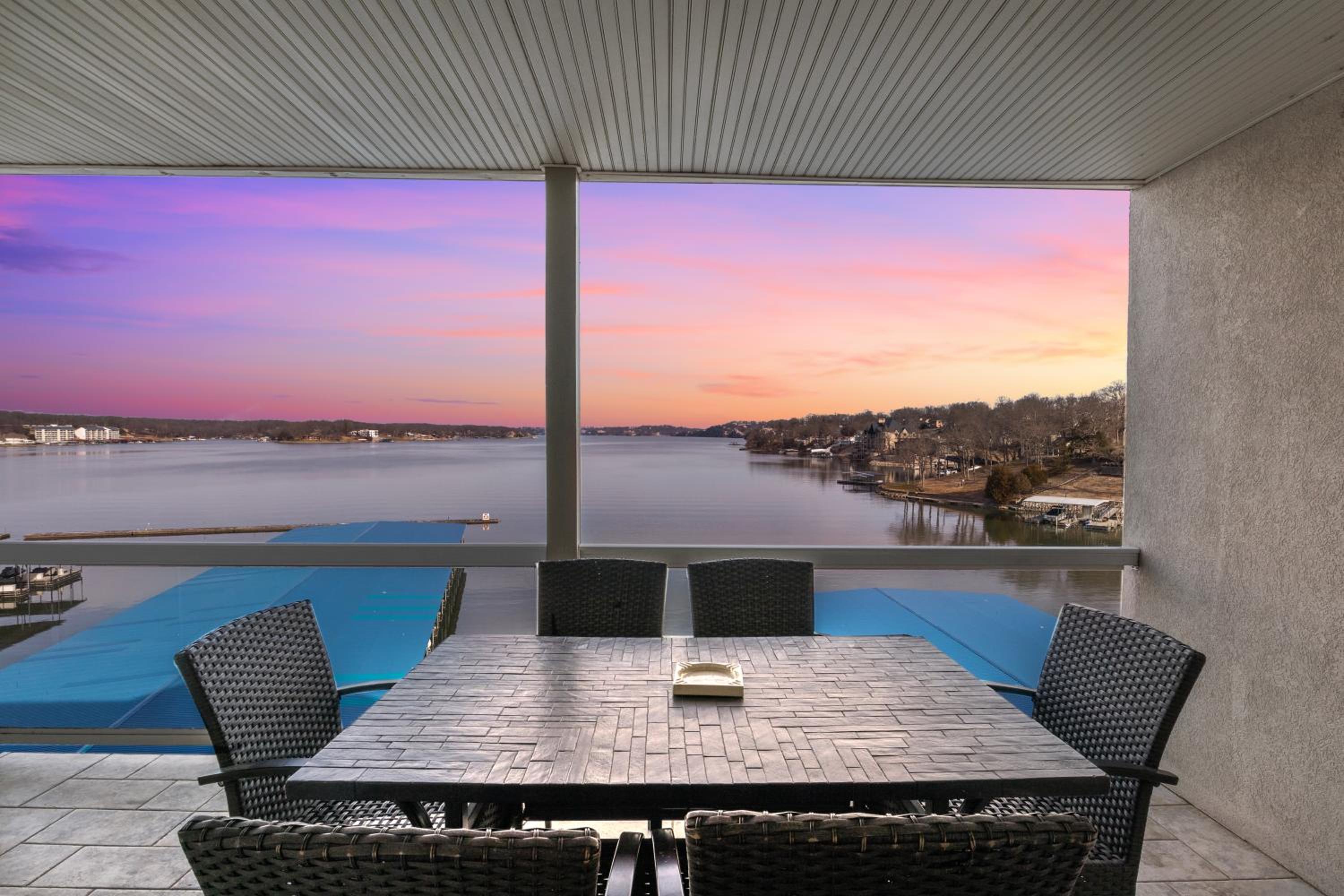 Nautical-Inspired Lakefront Unit w/ Awesome Views