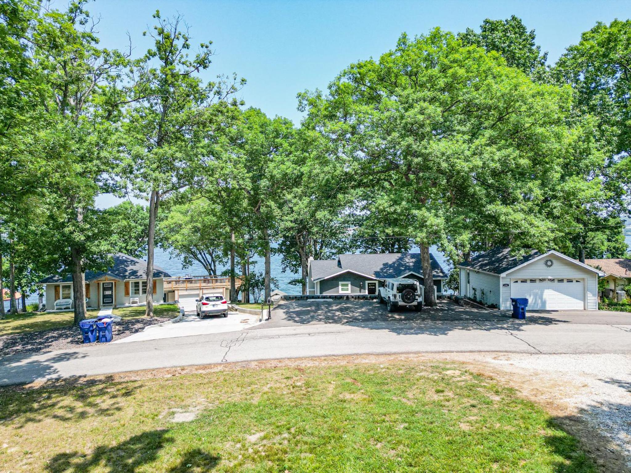 Two Homes, Large Deck, Firepit, Central Location